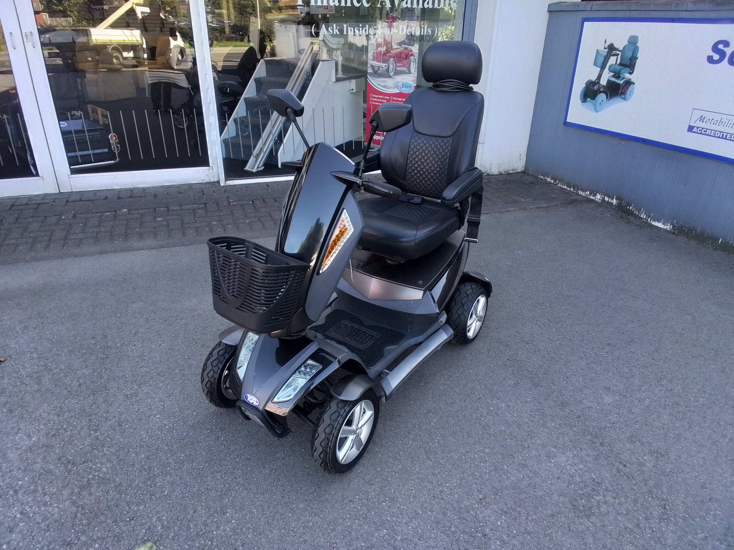 TGA Vista S - Black | Scunthorpe - Eden Mobility