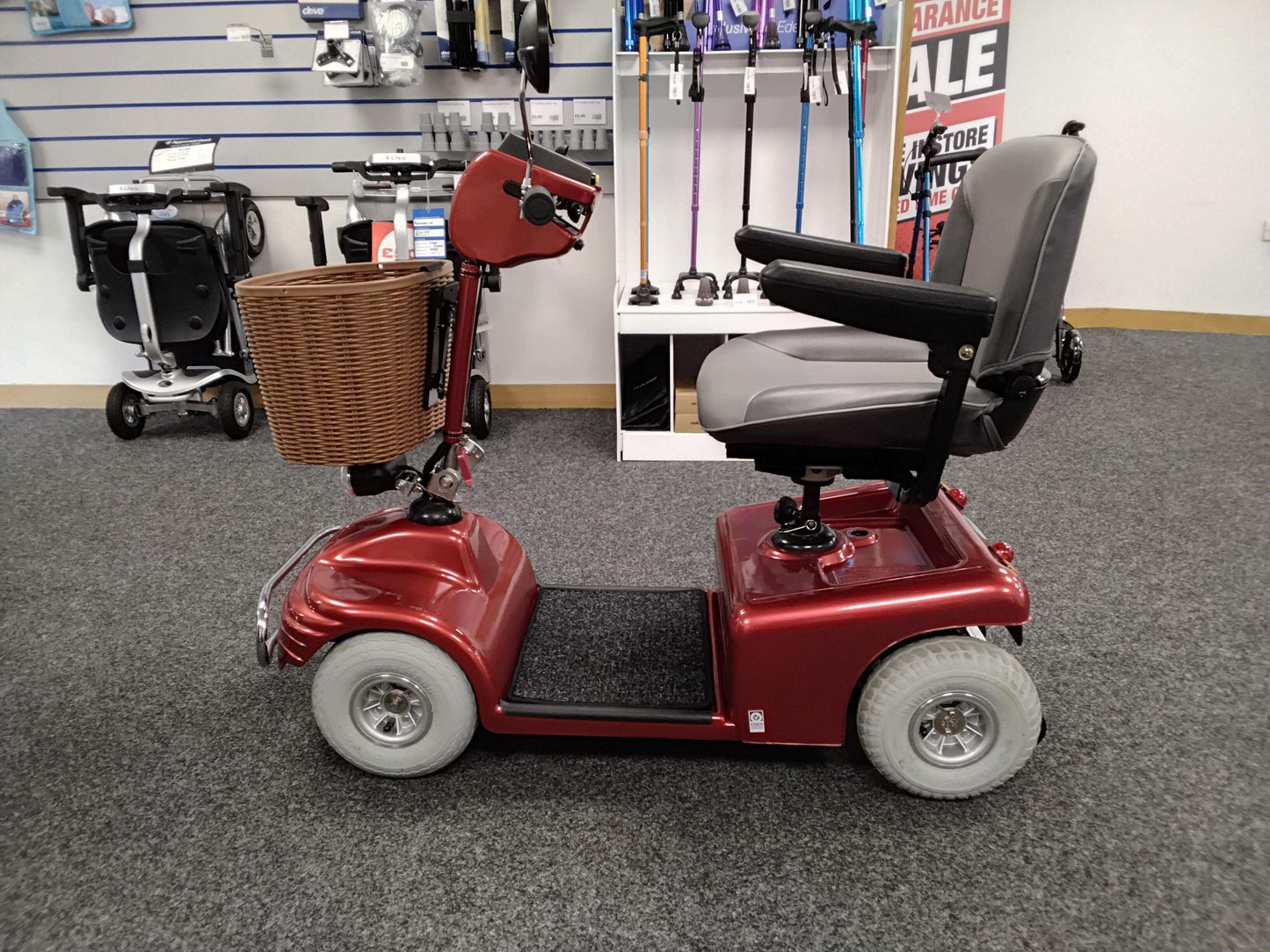 Roma Sovereign 4 - Red | Chesterfield