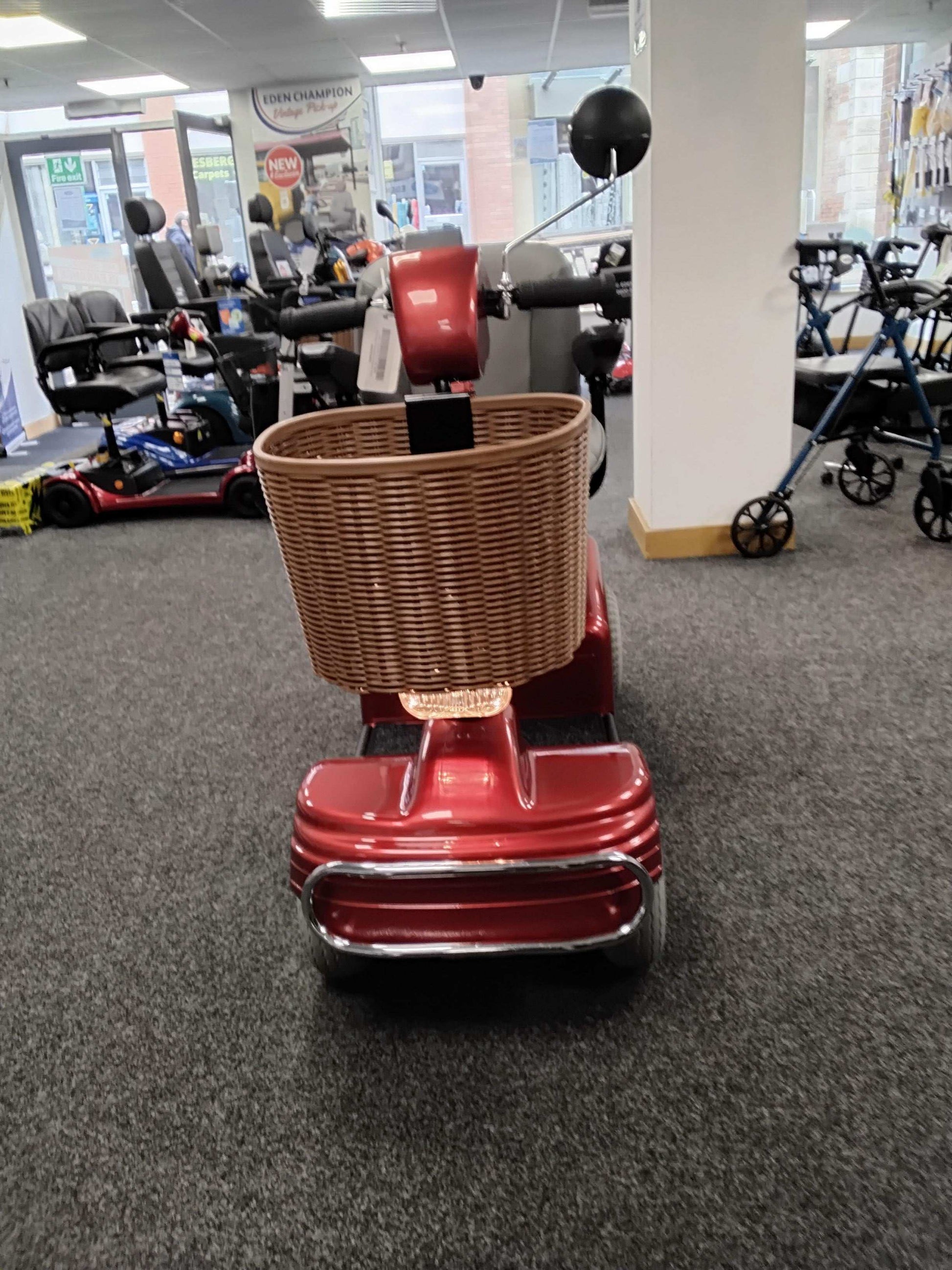 Roma Sovereign 4 - Red | Chesterfield