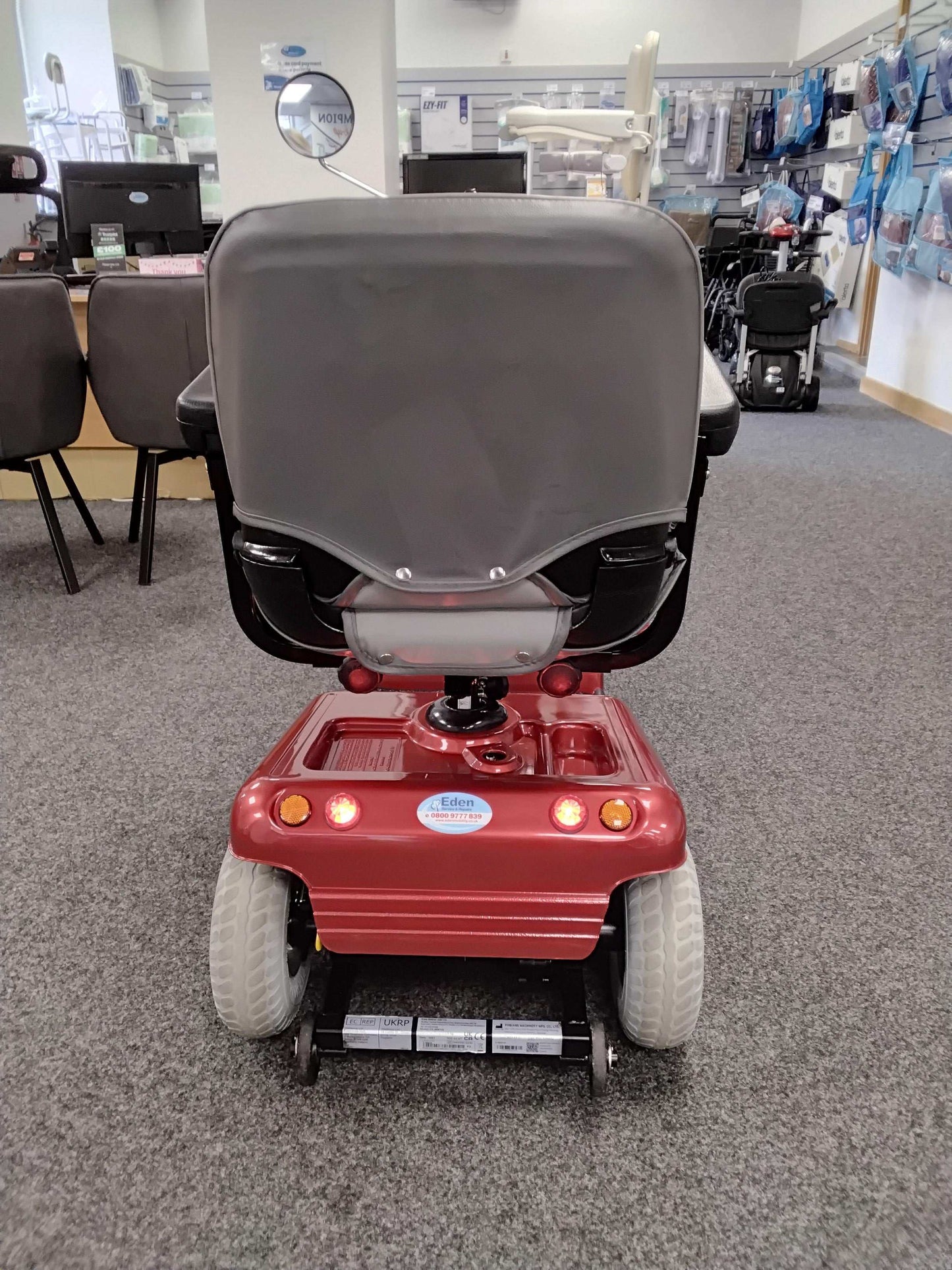 Roma Sovereign 4 - Red | Chesterfield