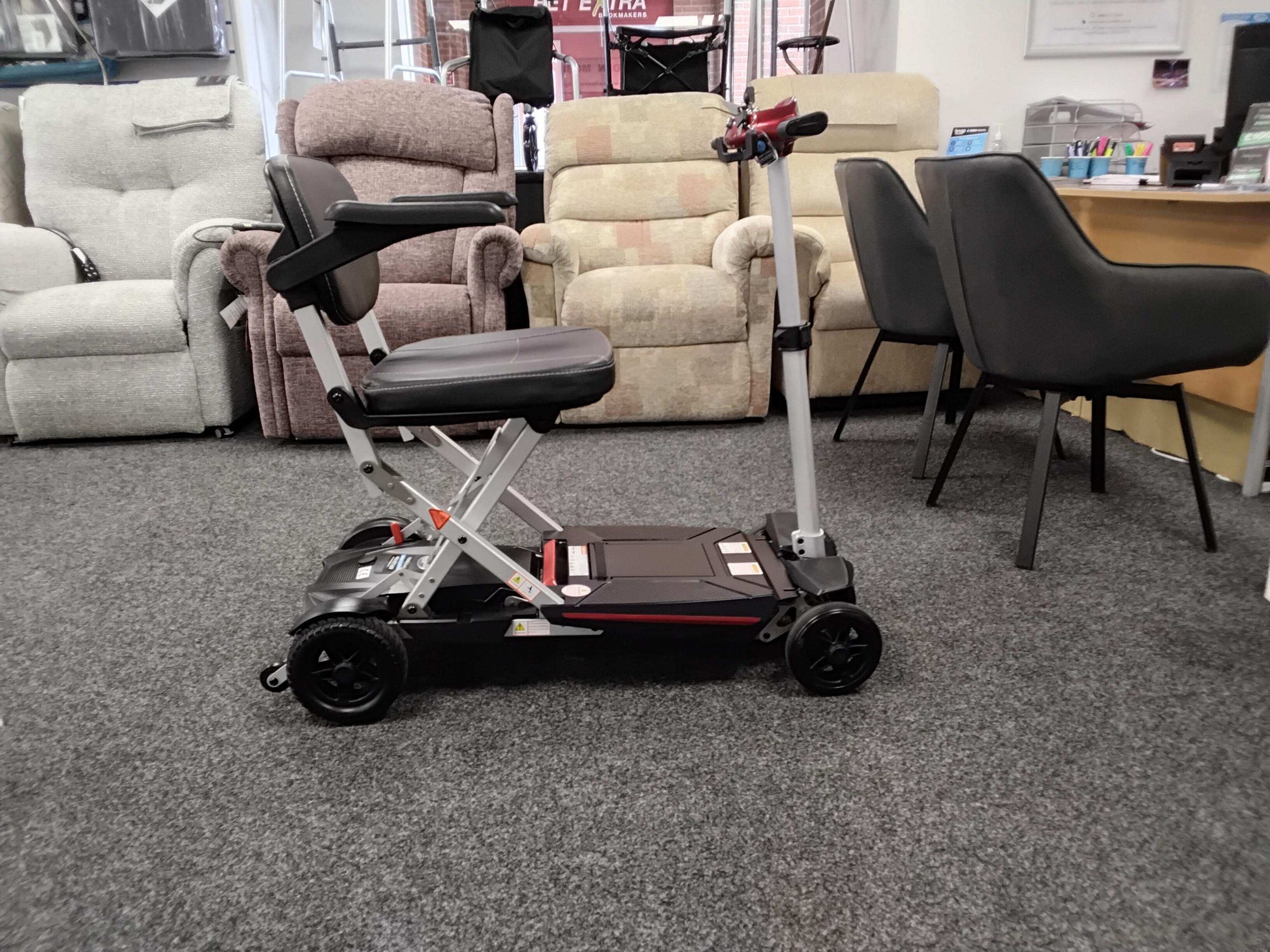 Mobifree Fold - Red | Chesterfield