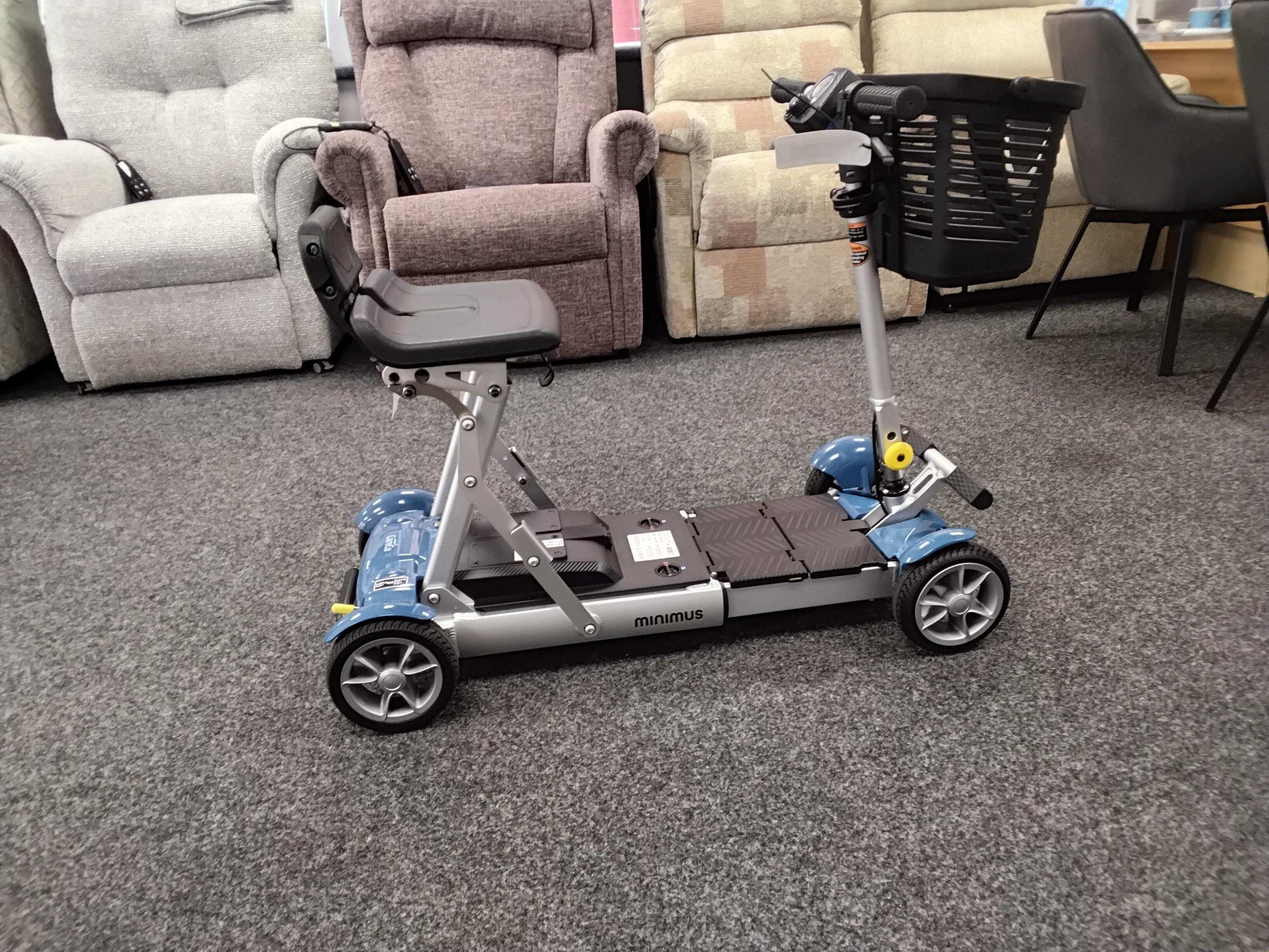 CareCo Minimus - Blue | Chesterfield