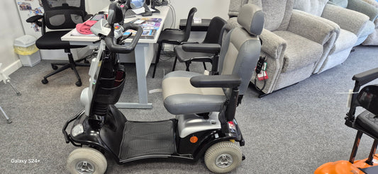 Kymco Maxi XLS side view (Black) - Eden Mobility