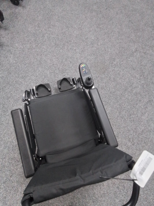 Quickie Q100 R - Black | Doncaster - Eden Mobility