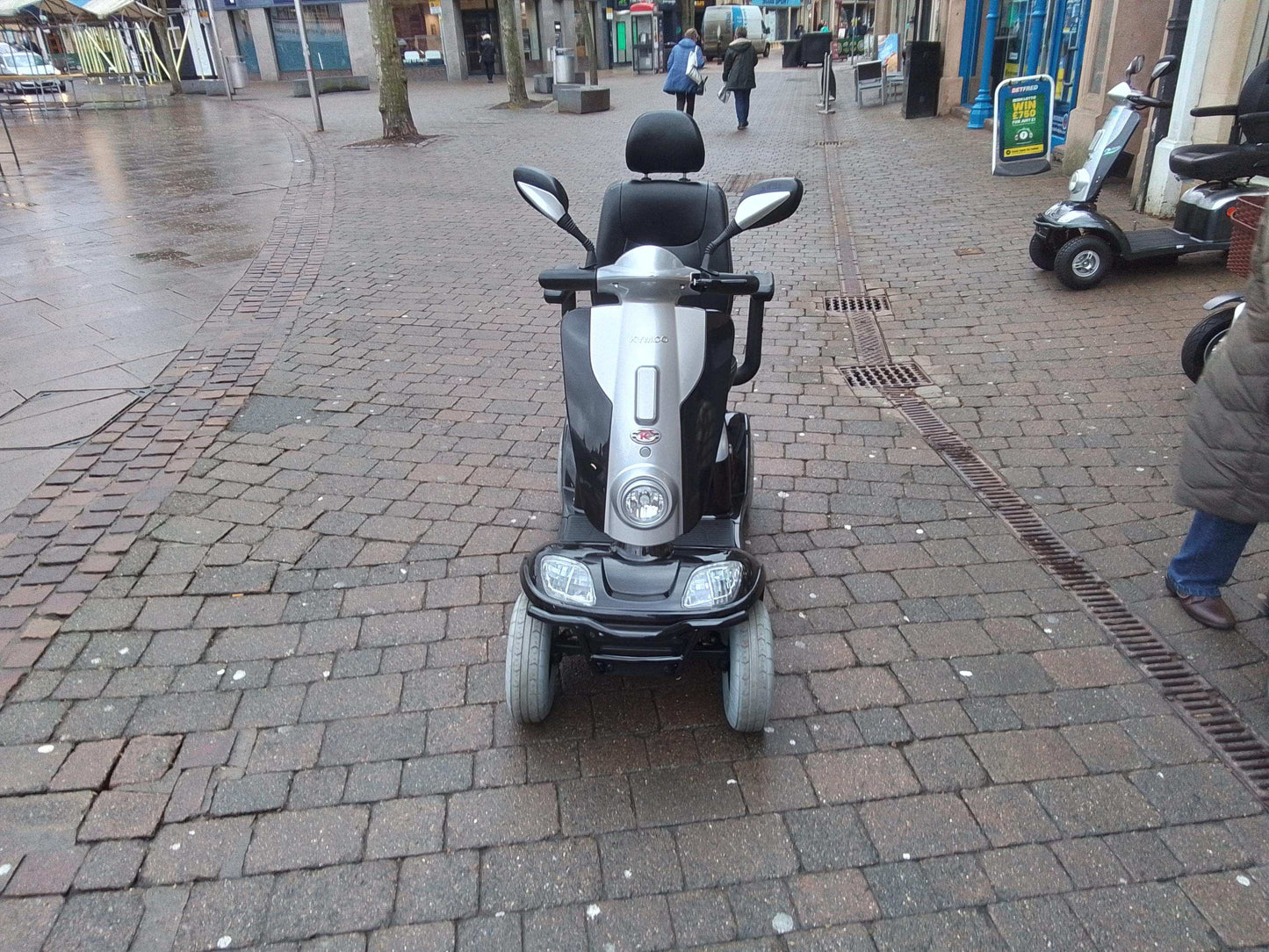 Kymco Maxi (Black) - Eden Mobility