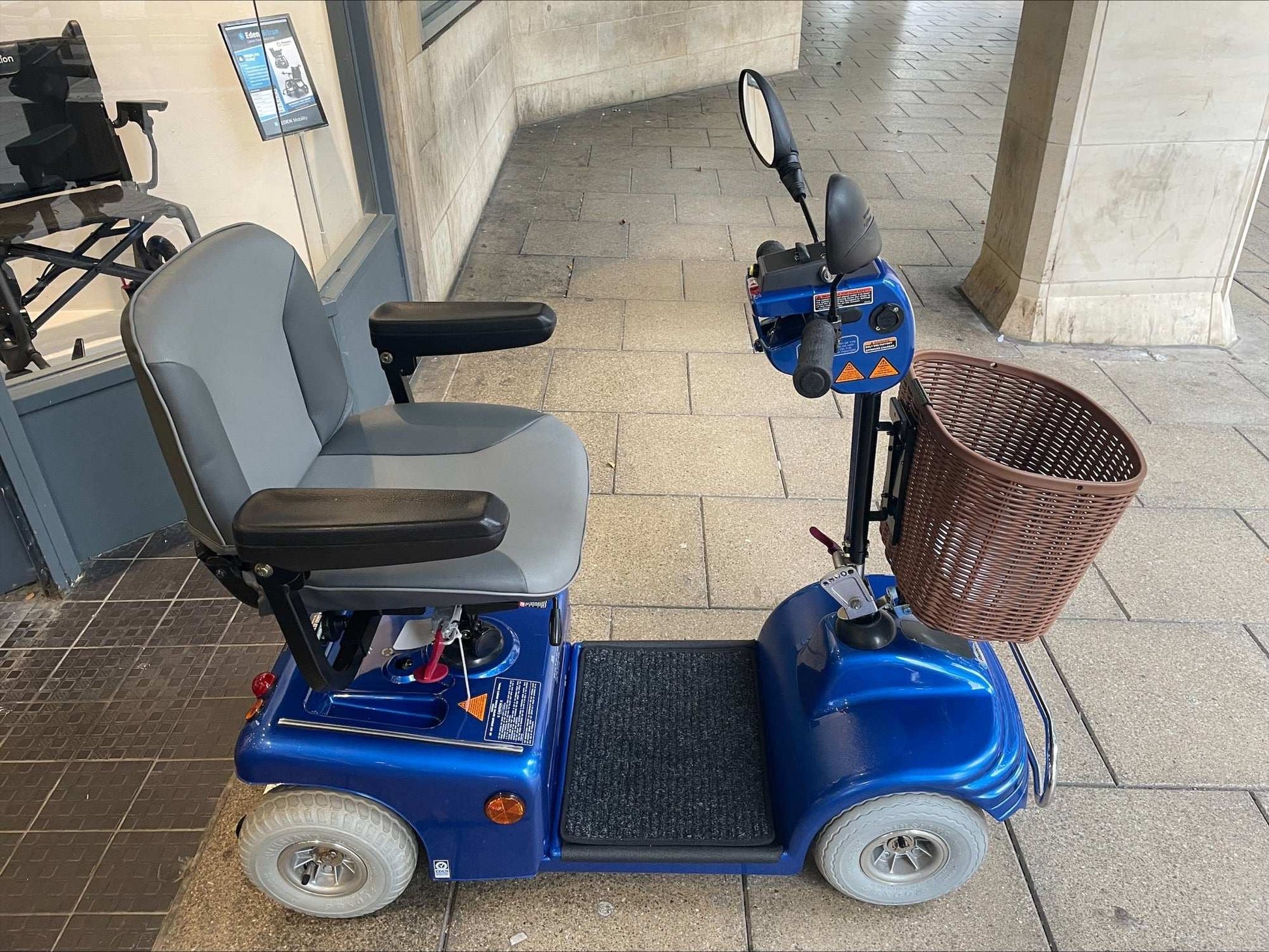 Blue Roma Sovereign 4