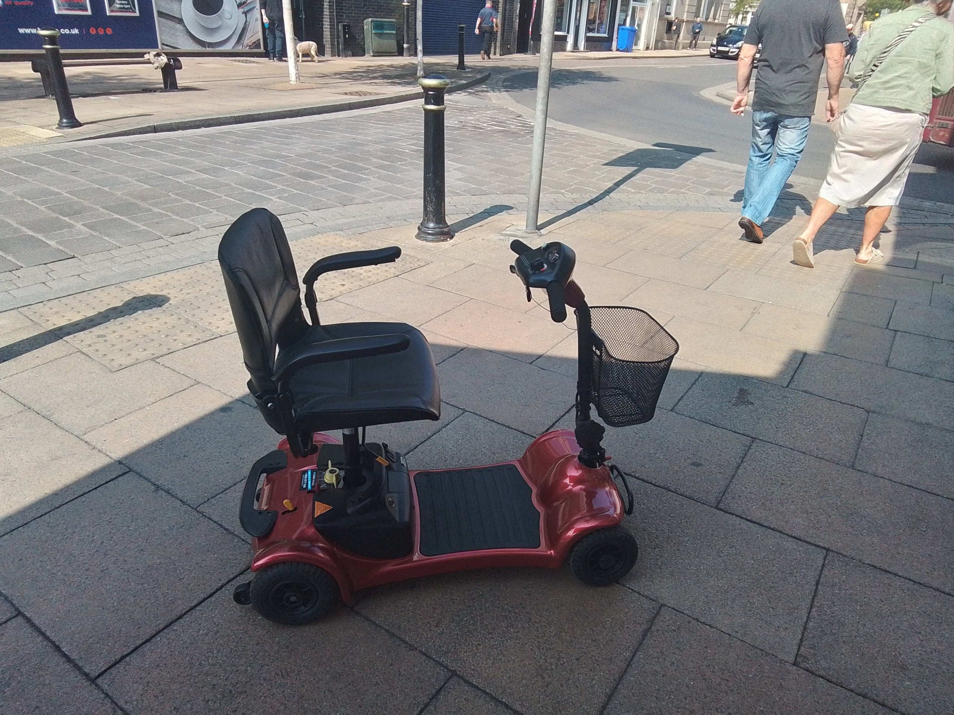 Sideview of the Red Electric Mobility Ultralite 480