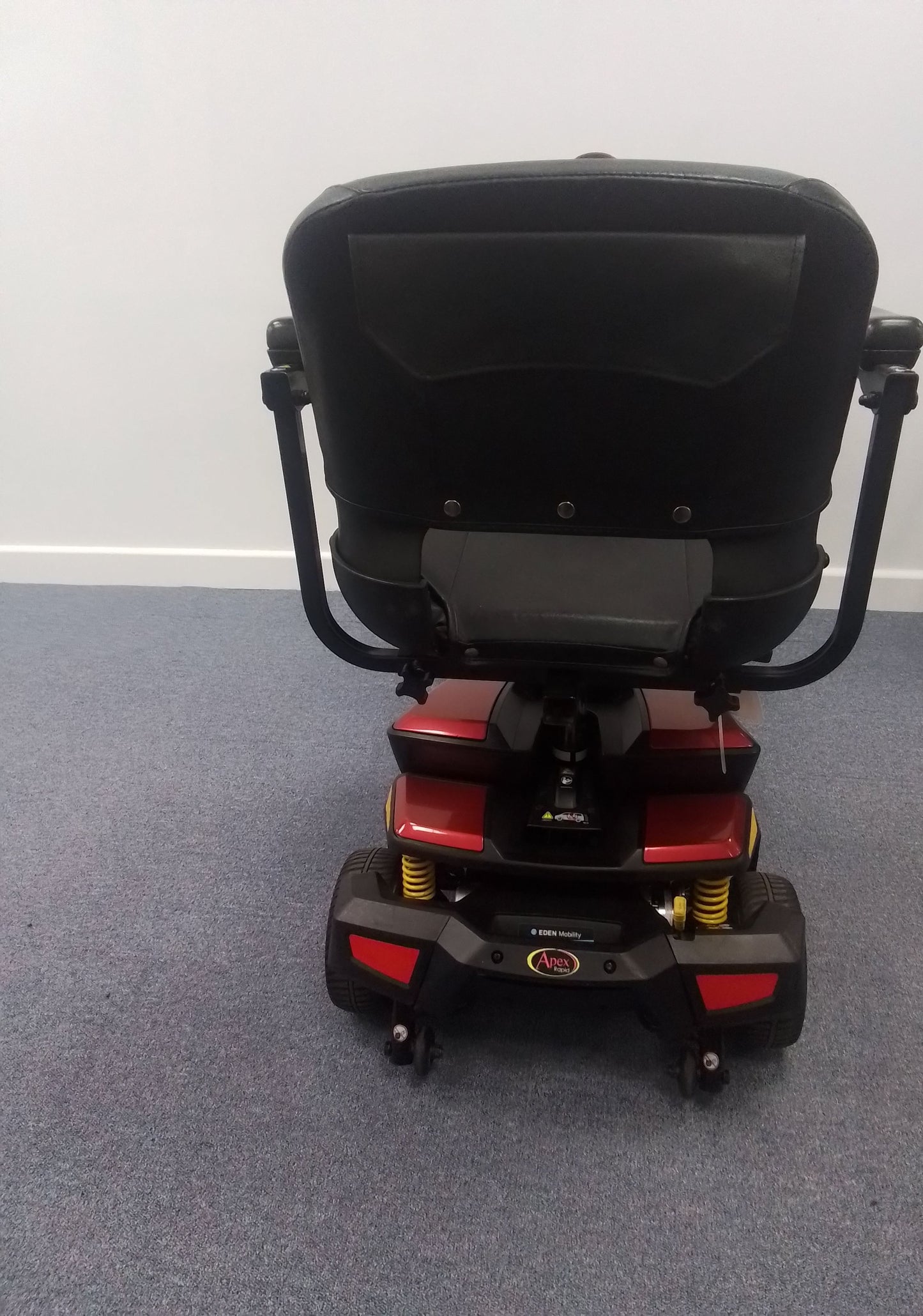 Pride Apex Rapid - Red | Derby