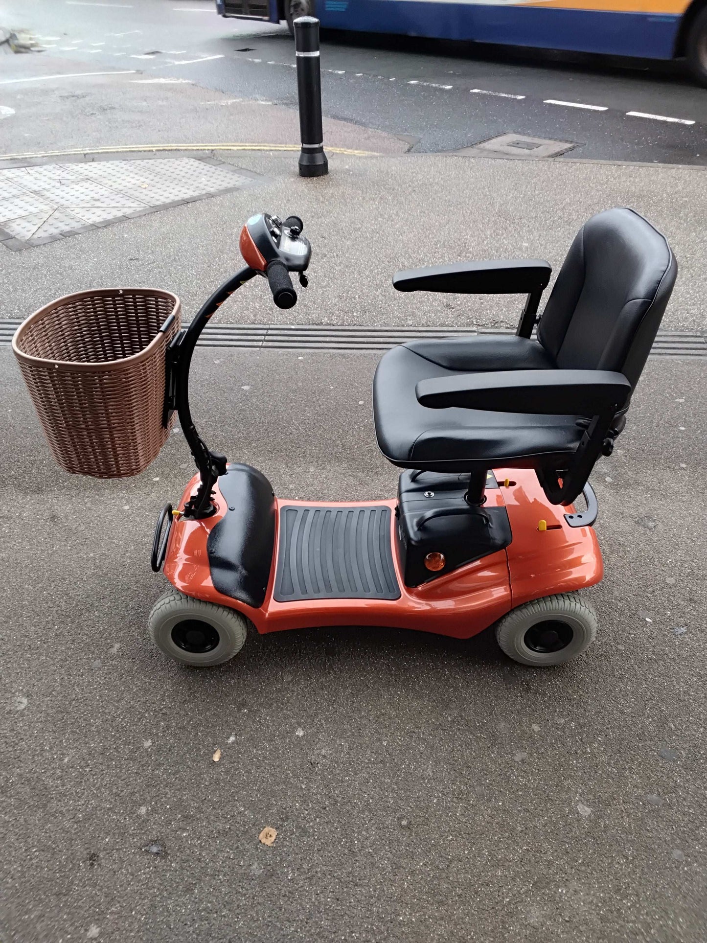 Roma Paris - Orange | Portsmouth - Eden Mobility