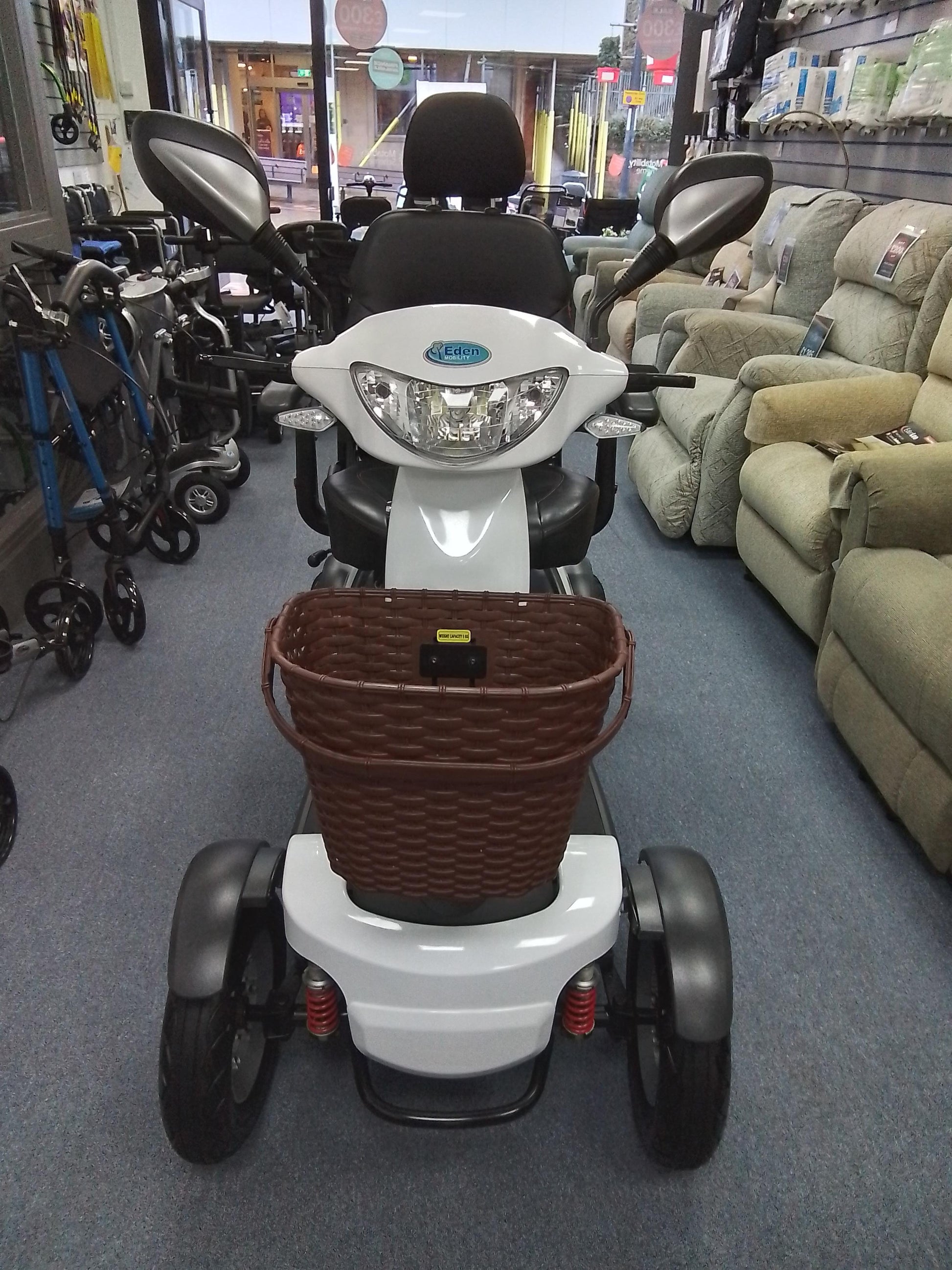 Top View Reconditioned White Scooter Derby (Roadmaster)