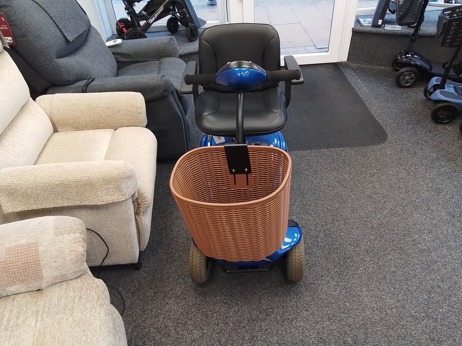 Front View Reconditioned Scooter North Point (Roma Paris)