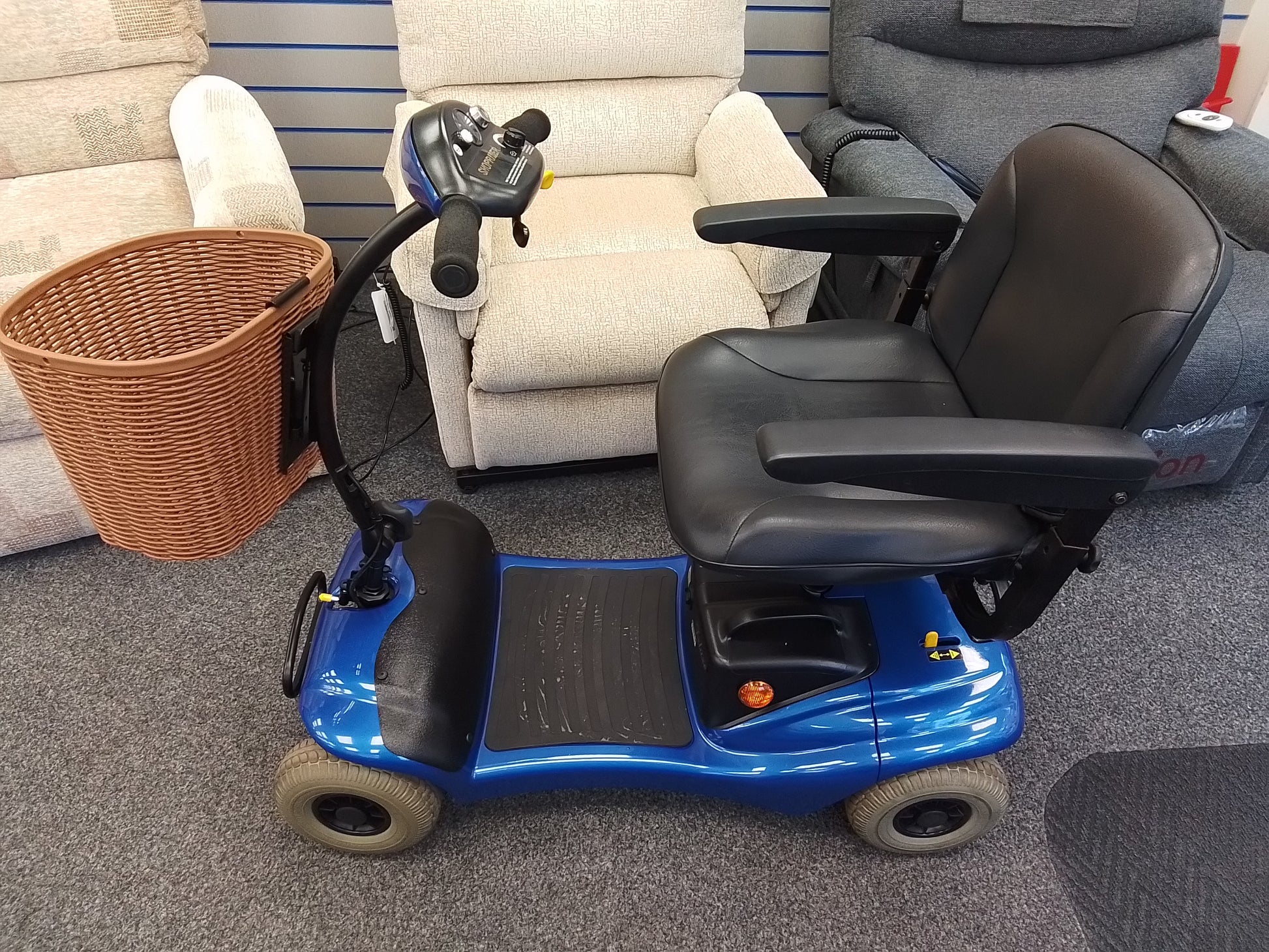 Side View Reconditioned Scooter North Point (Roma Paris)