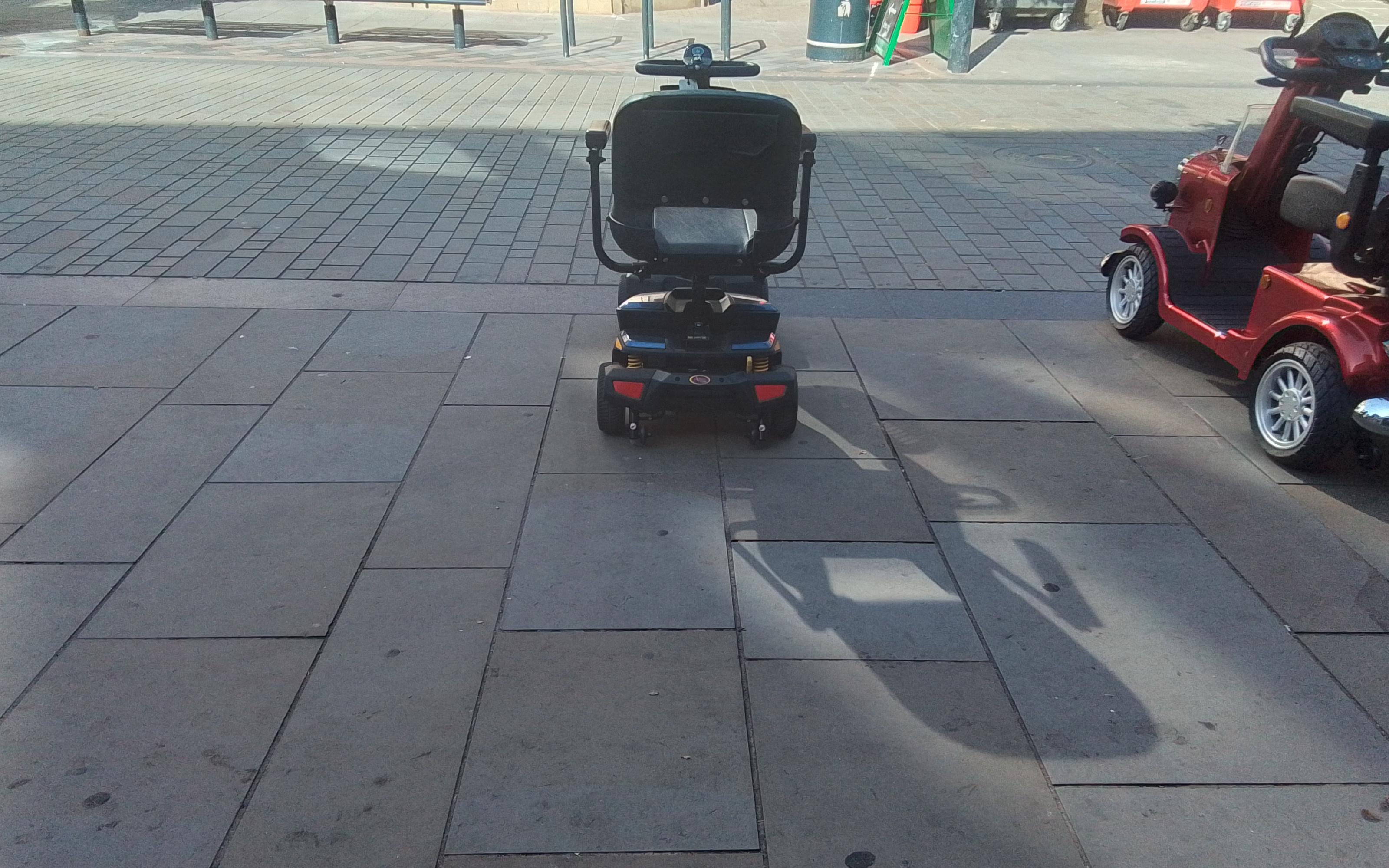 Pride Apex Rapid in Blue | Refurbished scooter Derby