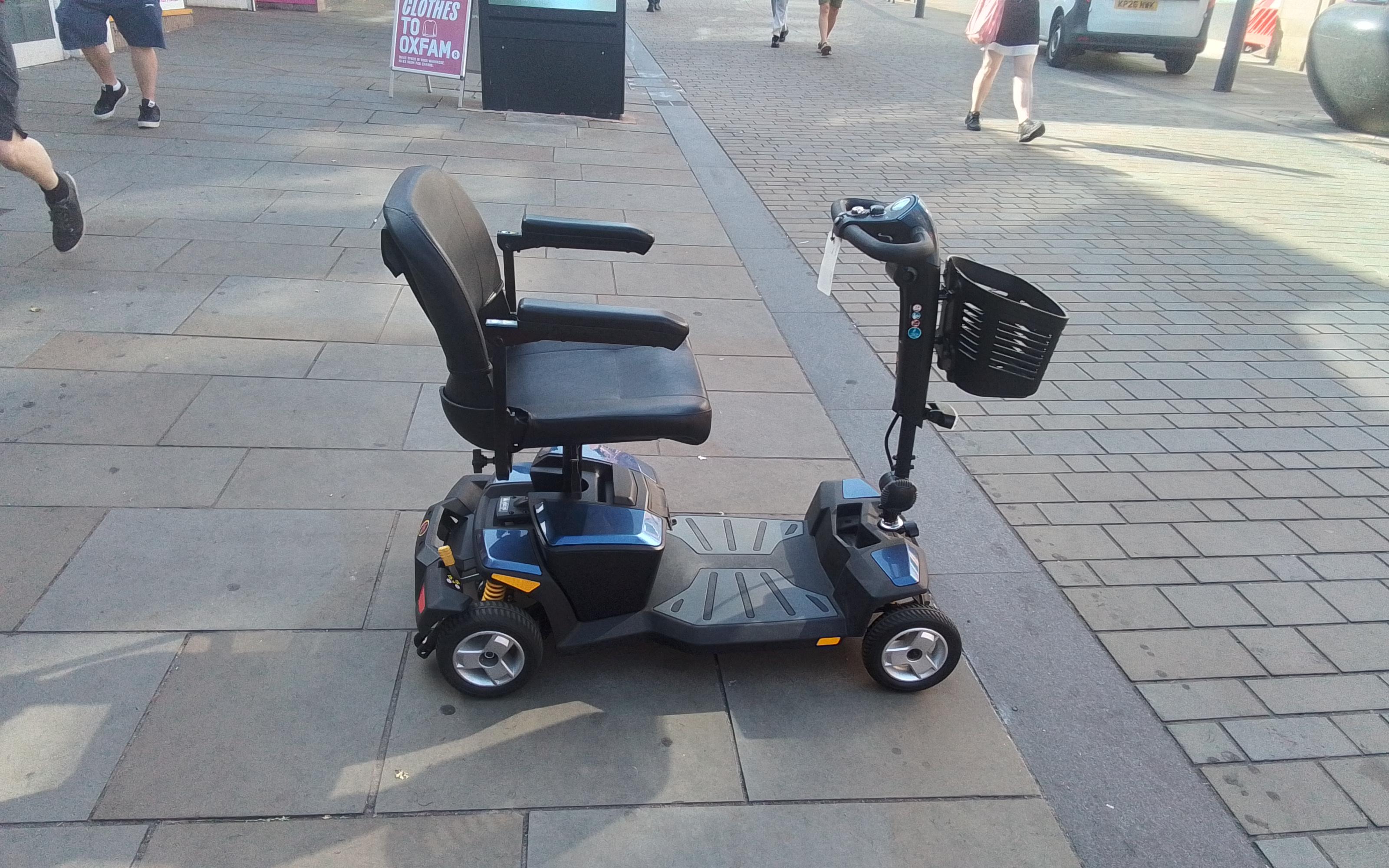 Pride Apex Rapid in Blue | Refurbished scooter Derby