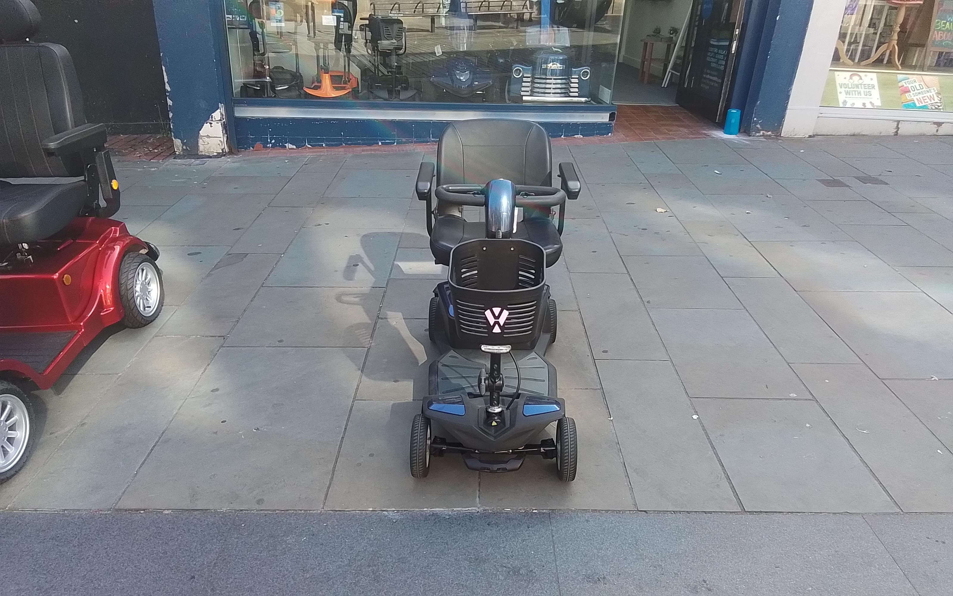 Pride Apex Rapid in Blue | Refurbished scooter Derby