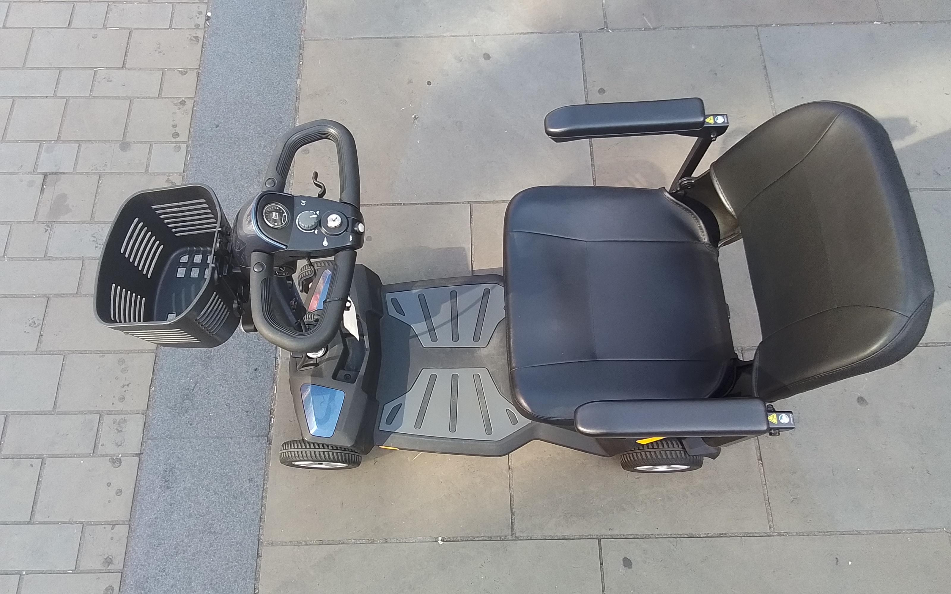 Pride Apex Rapid in Blue | Refurbished scooter Derby