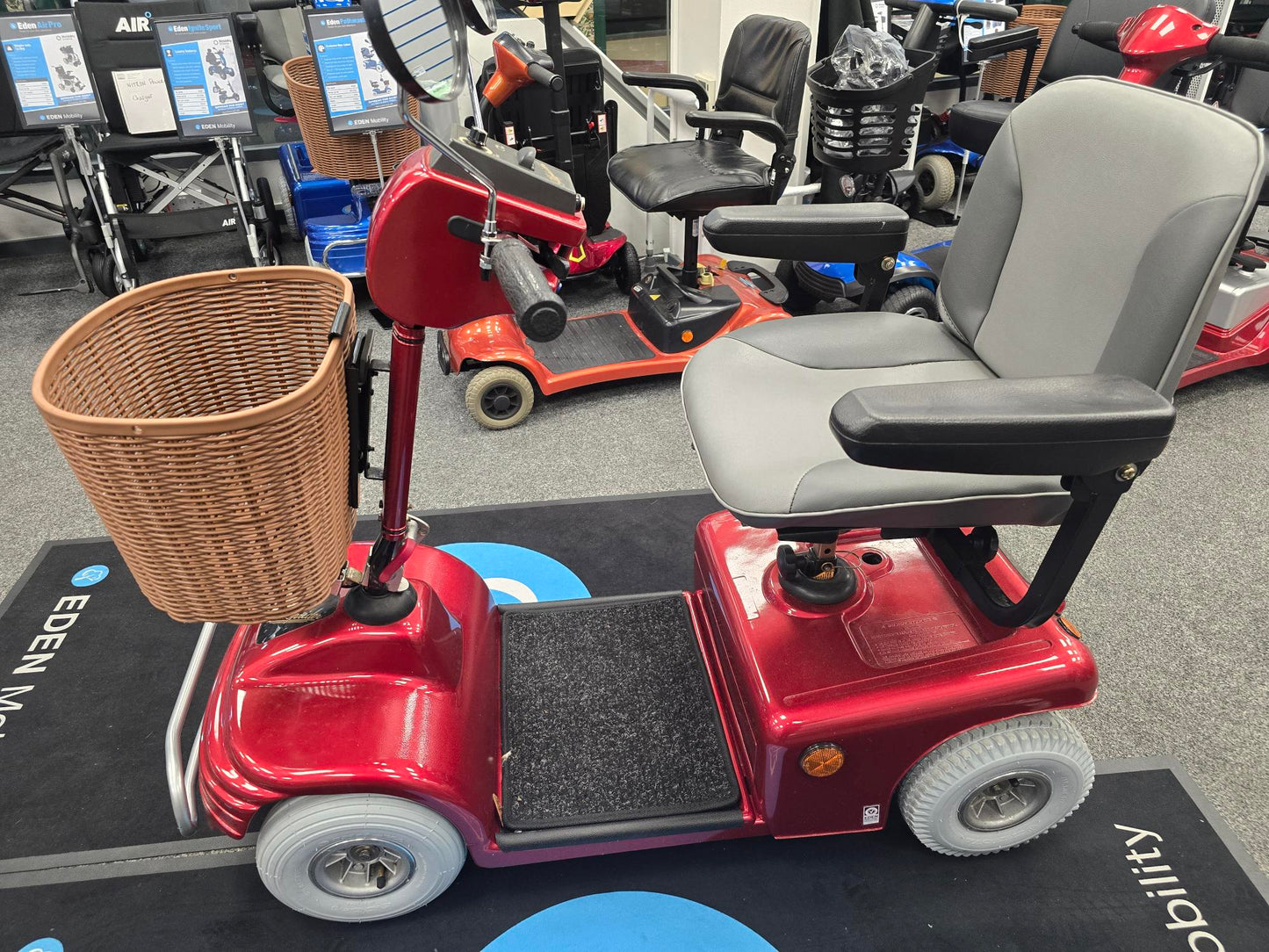 Roma Sovereign 4 - Red | Huddersfield