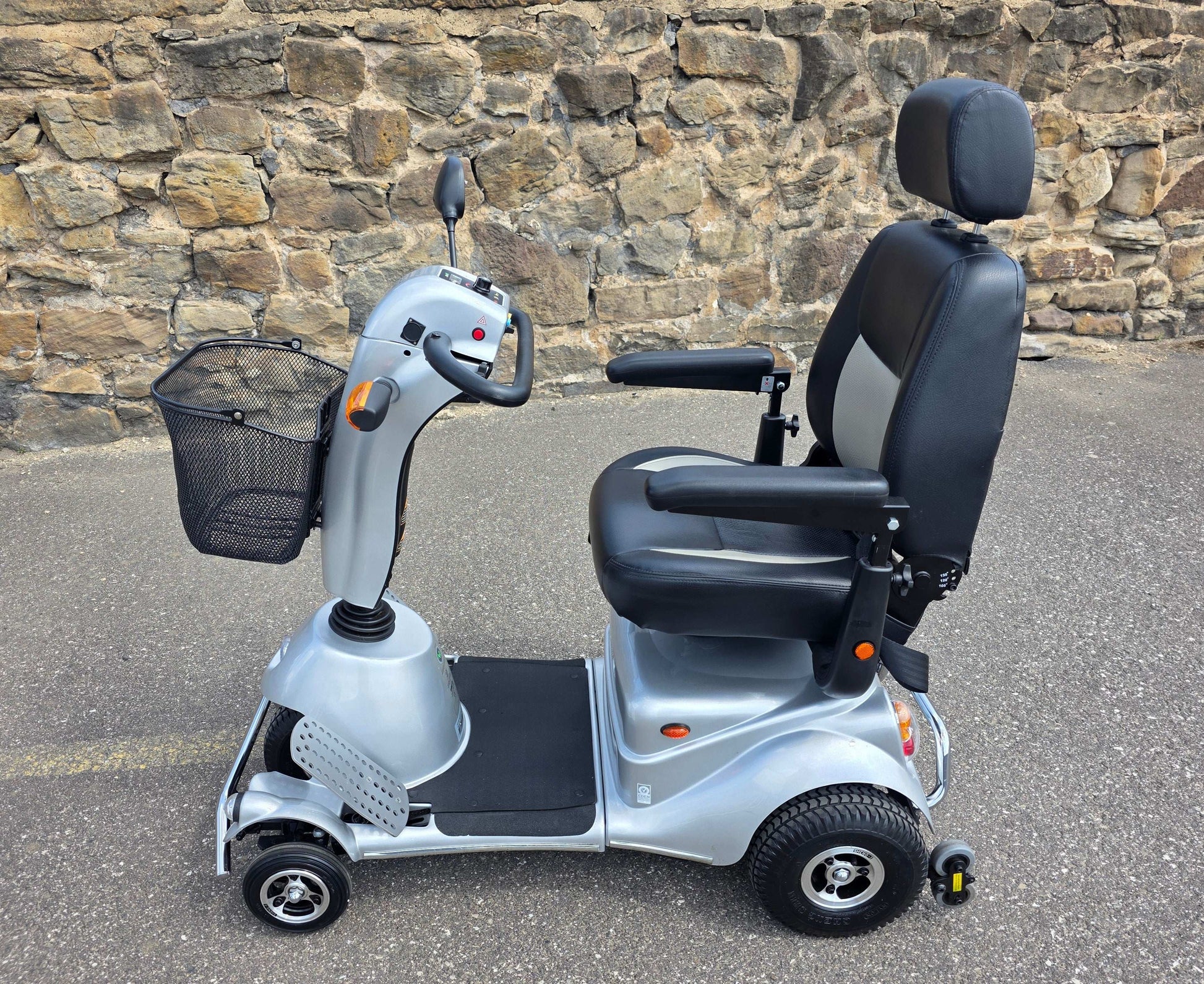 Invacare Leo (Silver)