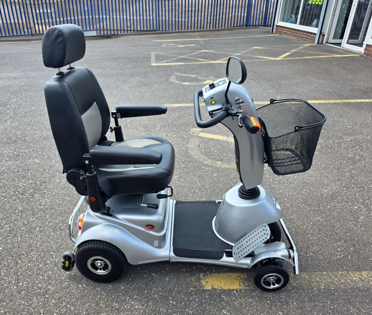 Invacare Leo (Silver)
