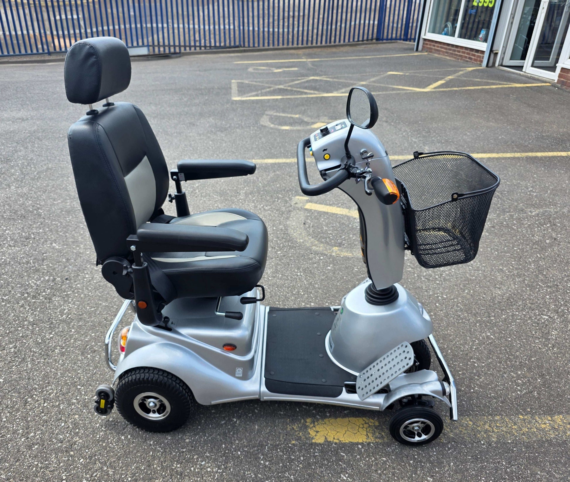 Invacare Leo (Silver)