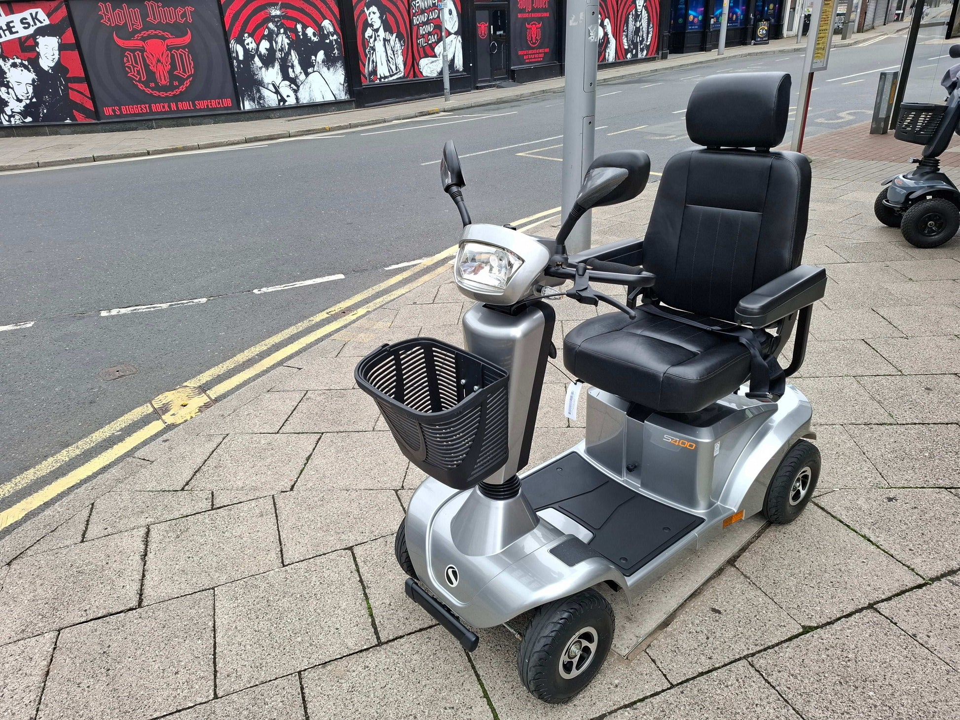 Side of Sunrise S400 Scooter In Silver