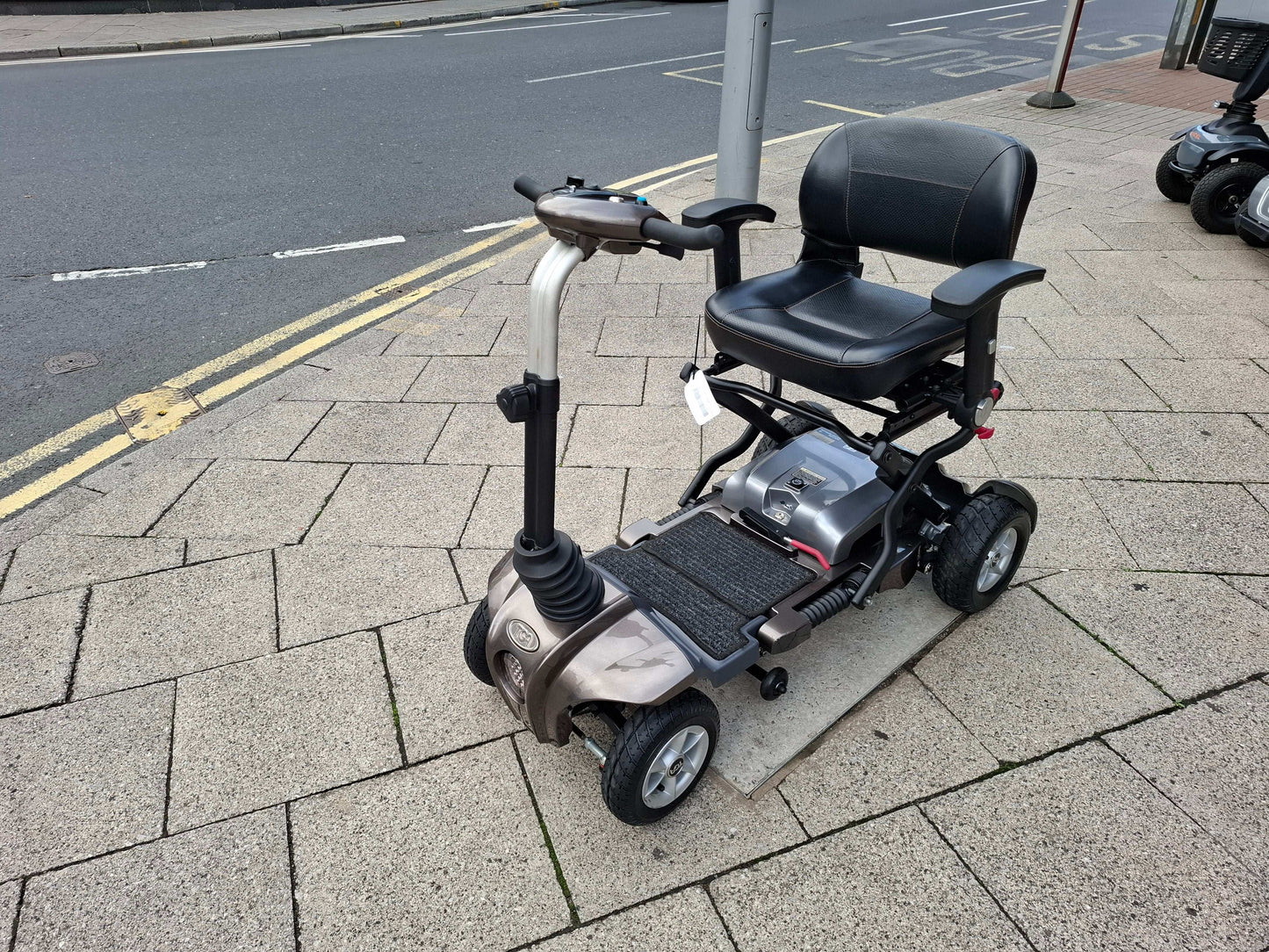 Side view of bronze
TGA Maximo scooter