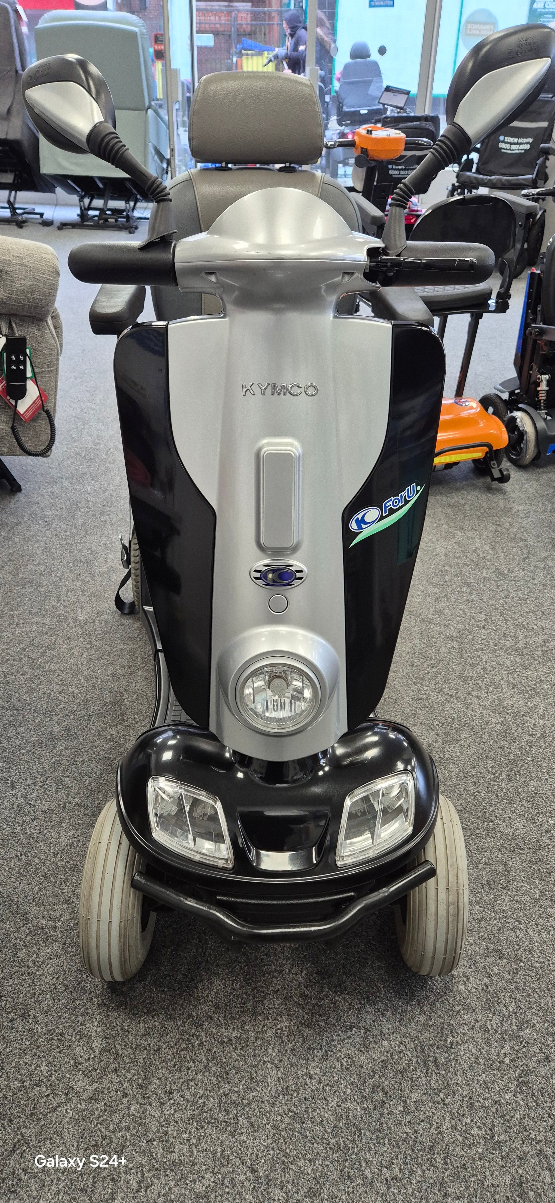 Kymco Maxi XLS Front view (Black) - Eden Mobility