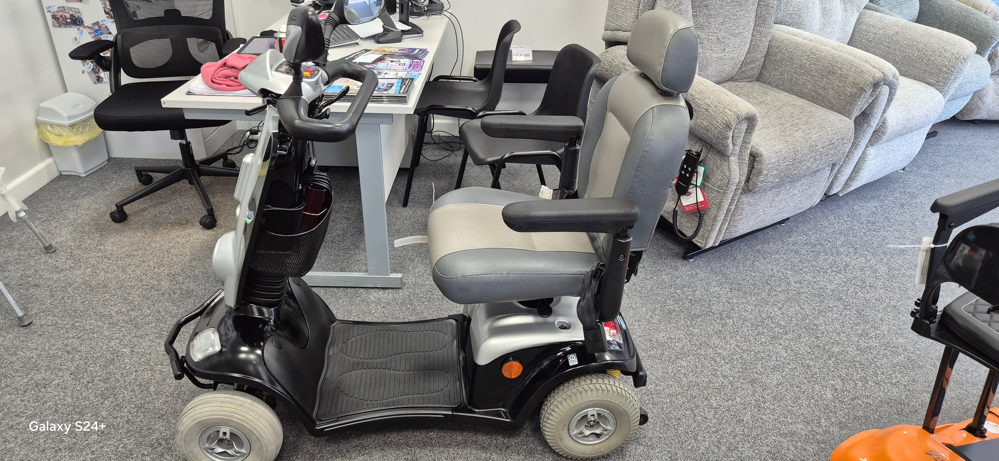 Kymco Maxi XLS side view (Black) - Eden Mobility