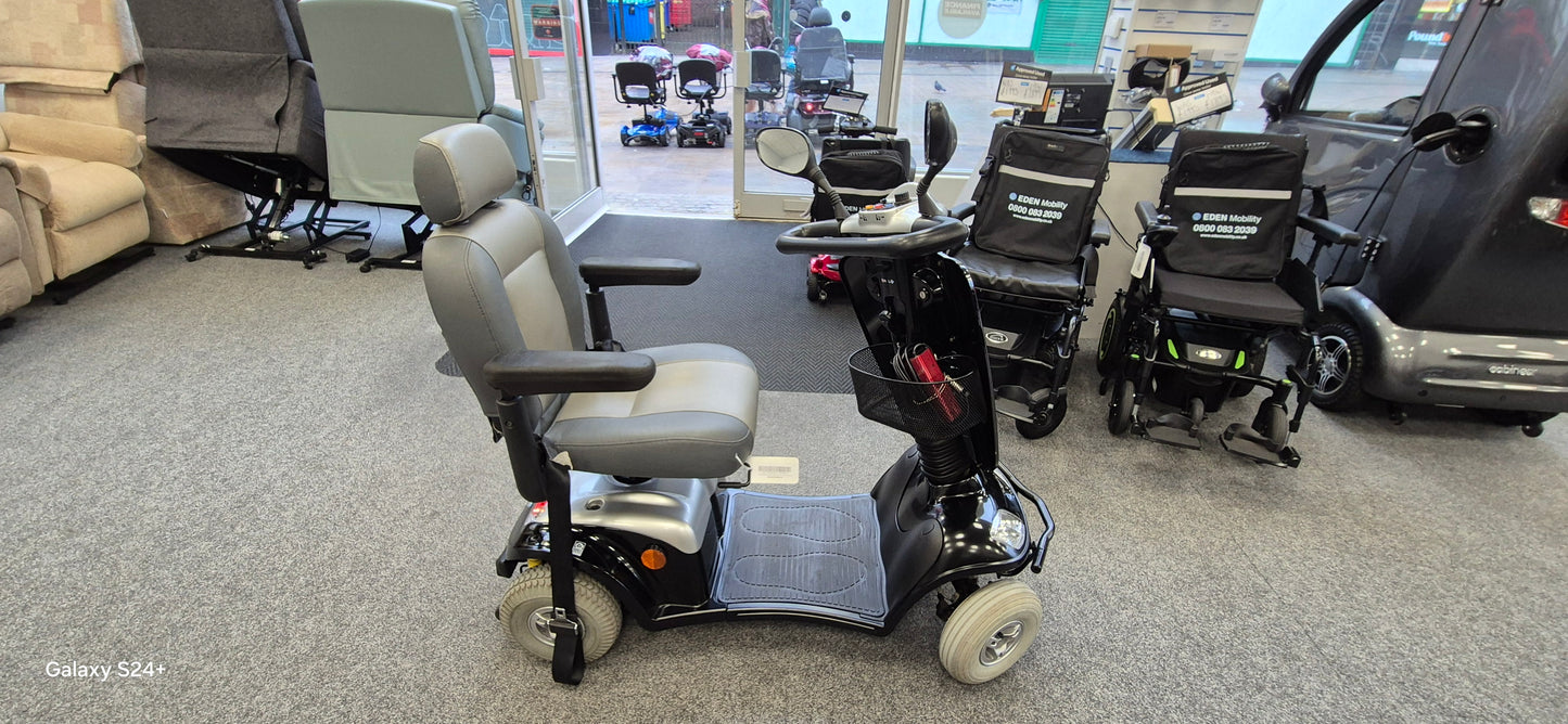 Kymco Maxi XLS Side view (Black) - Eden Mobility