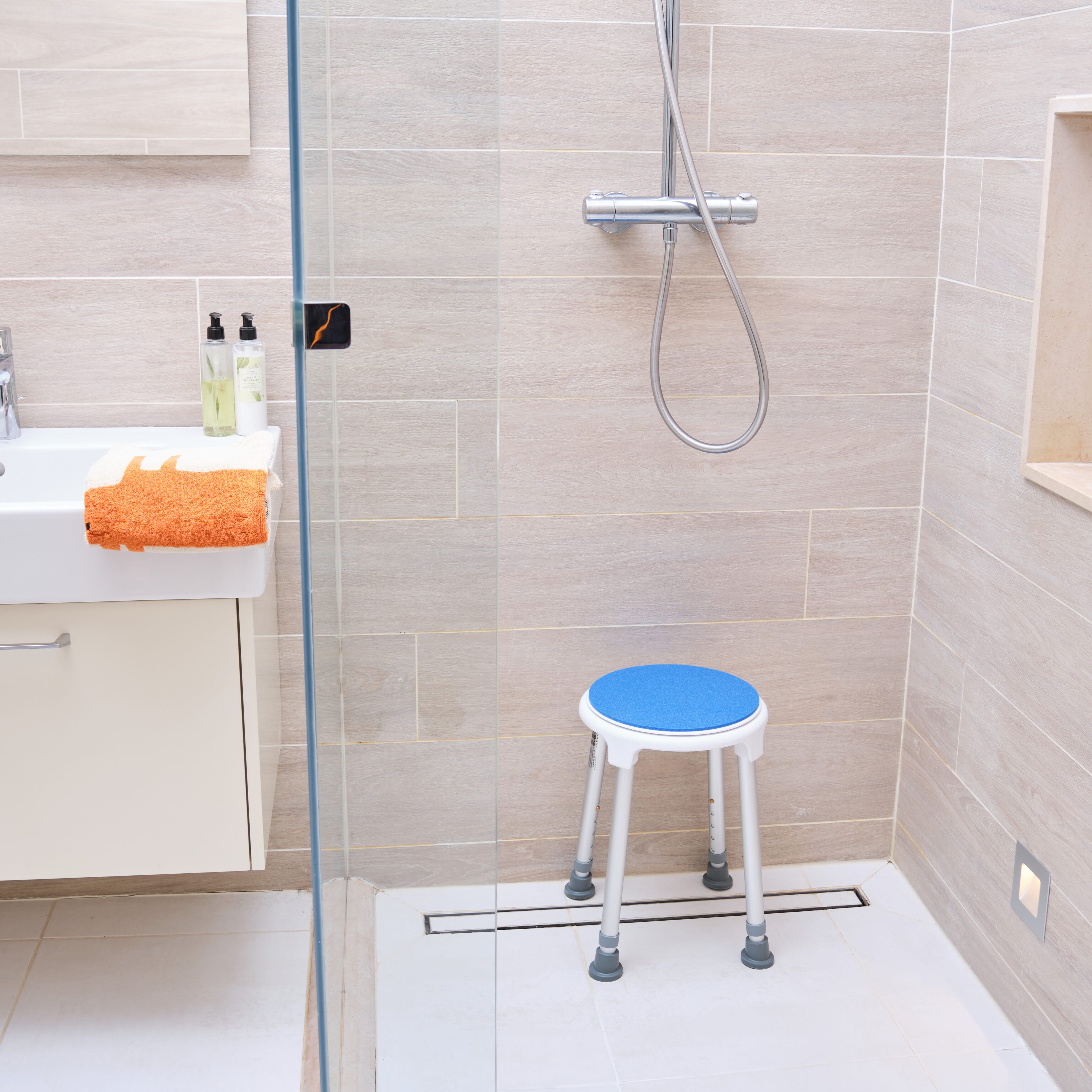 Nrs Shower Stool With Swivel Seat