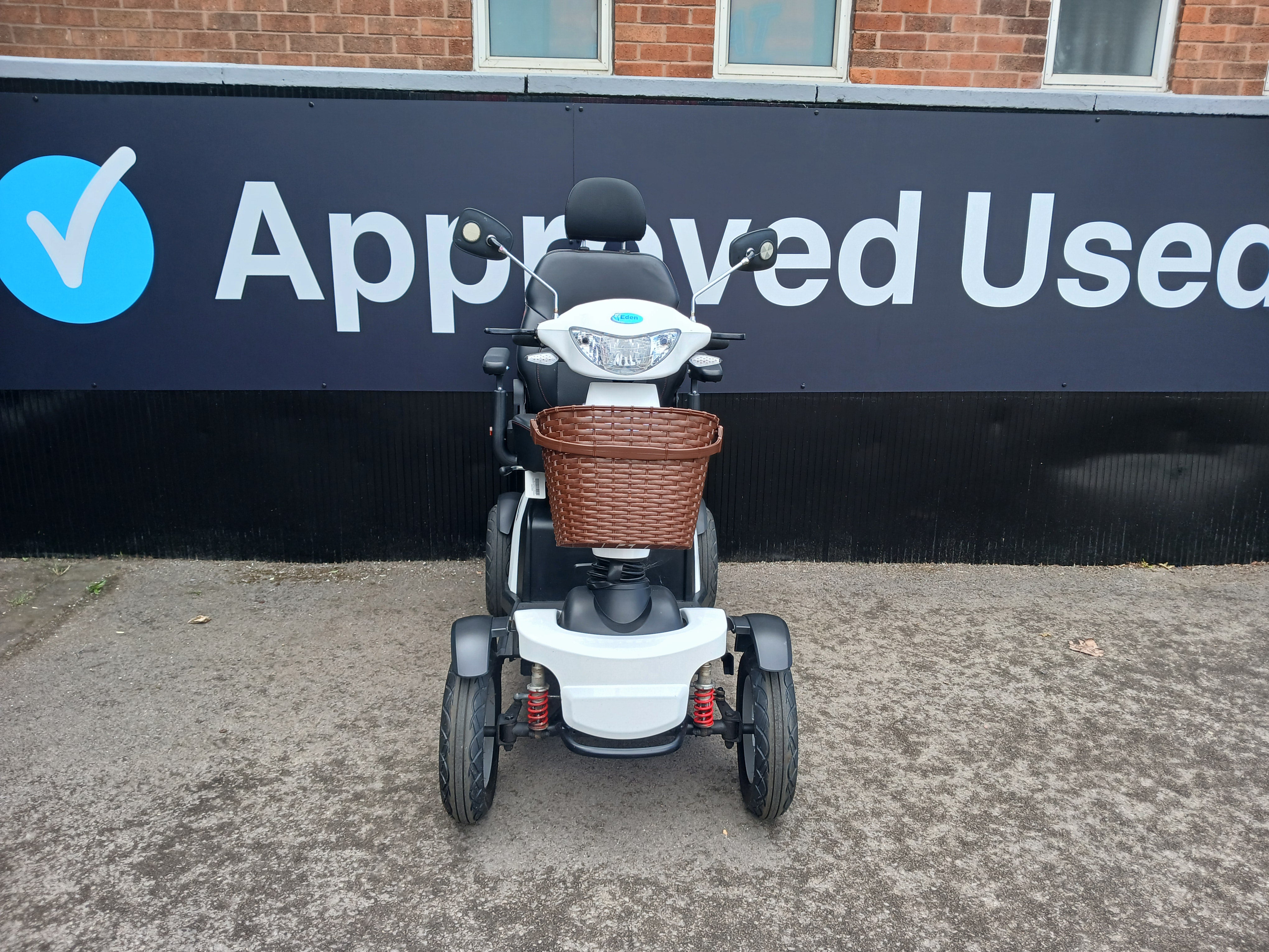 Roadmaster R in White | Refurbished Mobility Scooter Scunthorpe