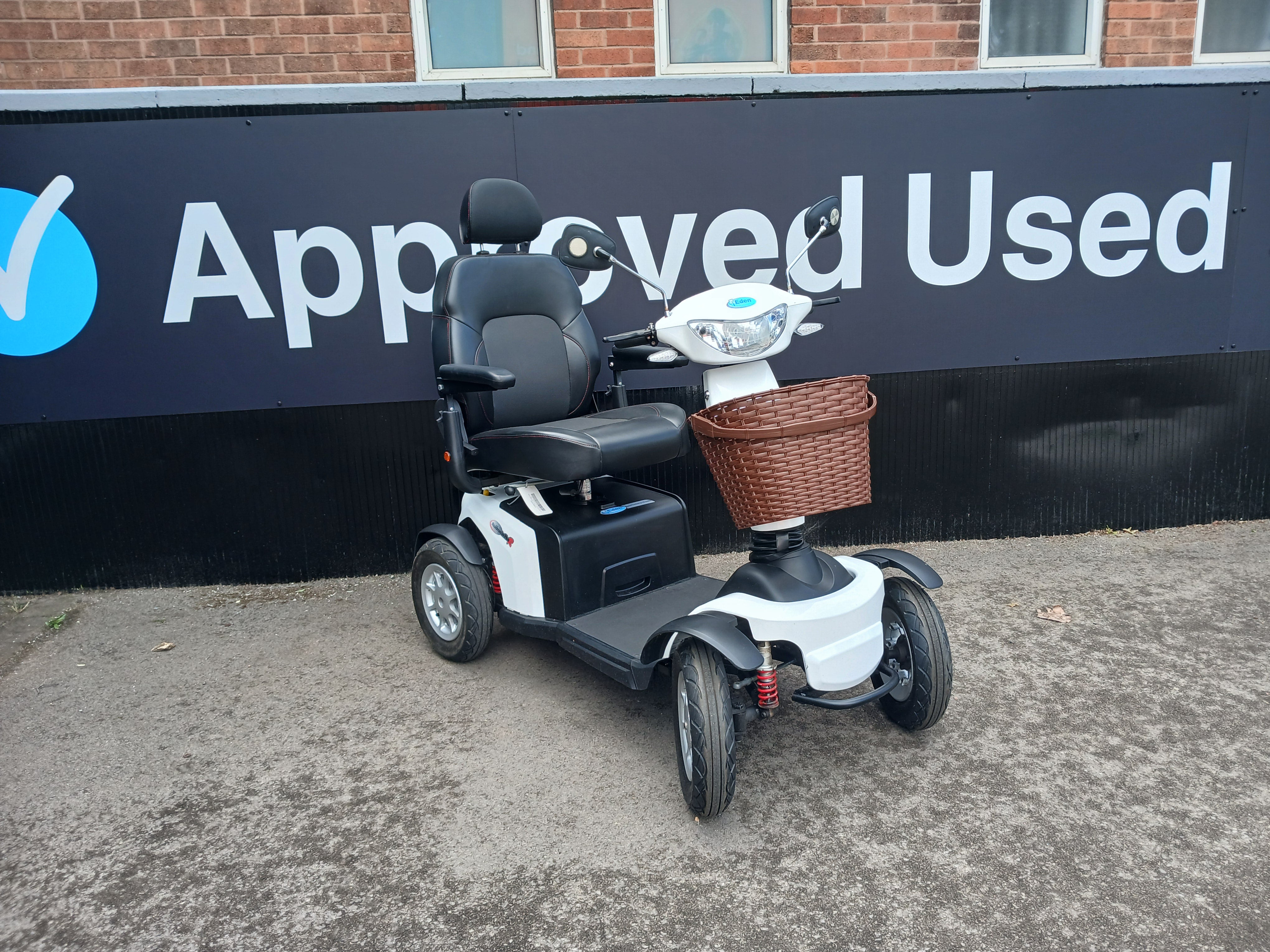 Roadmaster R in White | Refurbished Mobility Scooter Scunthorpe