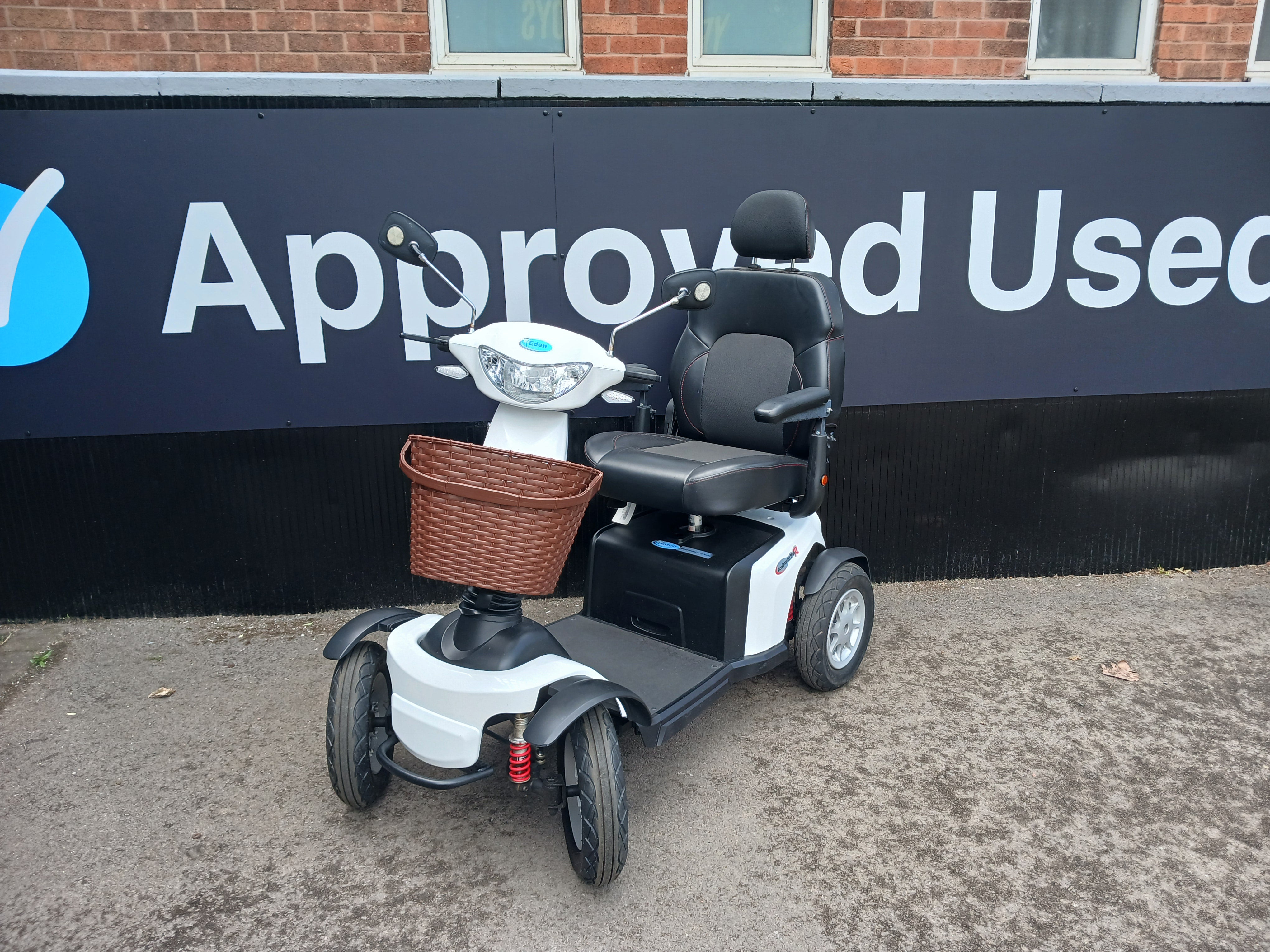 Roadmaster R in White | Refurbished Mobility Scooter Scunthorpe