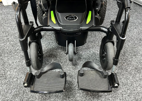 Q100 front view (Black) - Eden Mobility