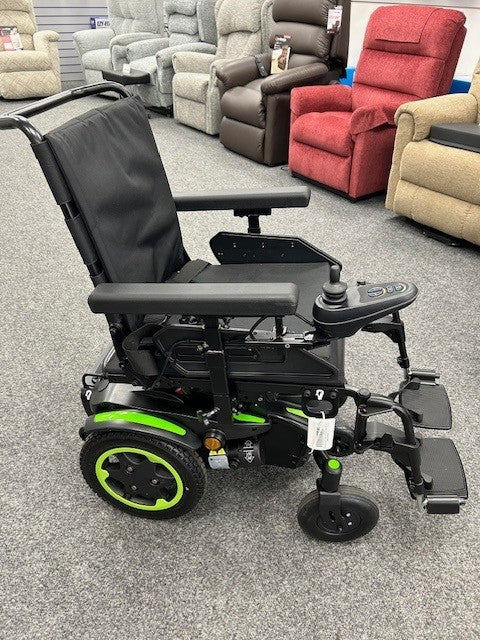 Side of Quickie Q100 R mobility scooter