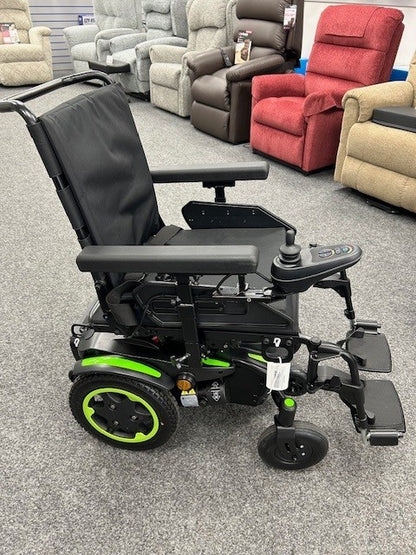 Side of Quickie Q100 R mobility scooter