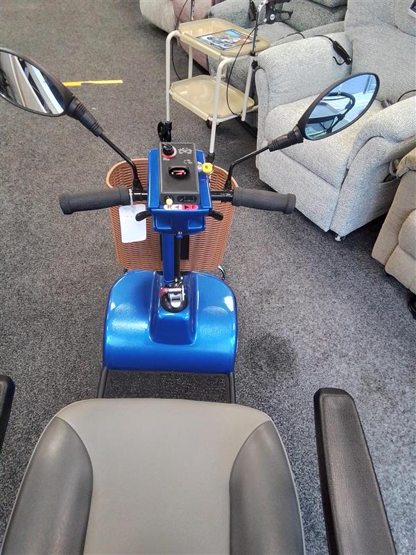 Roma Sovereign 4 -  Blue | Hull, Holderness Rd - Eden Mobility