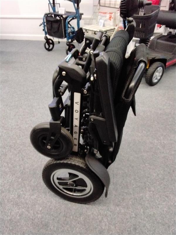 iM.4 Voyager in Black | Refurbished powerchair North Point