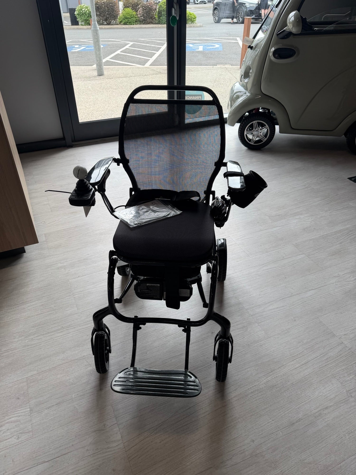 Quickie Q50R Carbon in Black | Refurbished Powerchair Chesterfield-GY