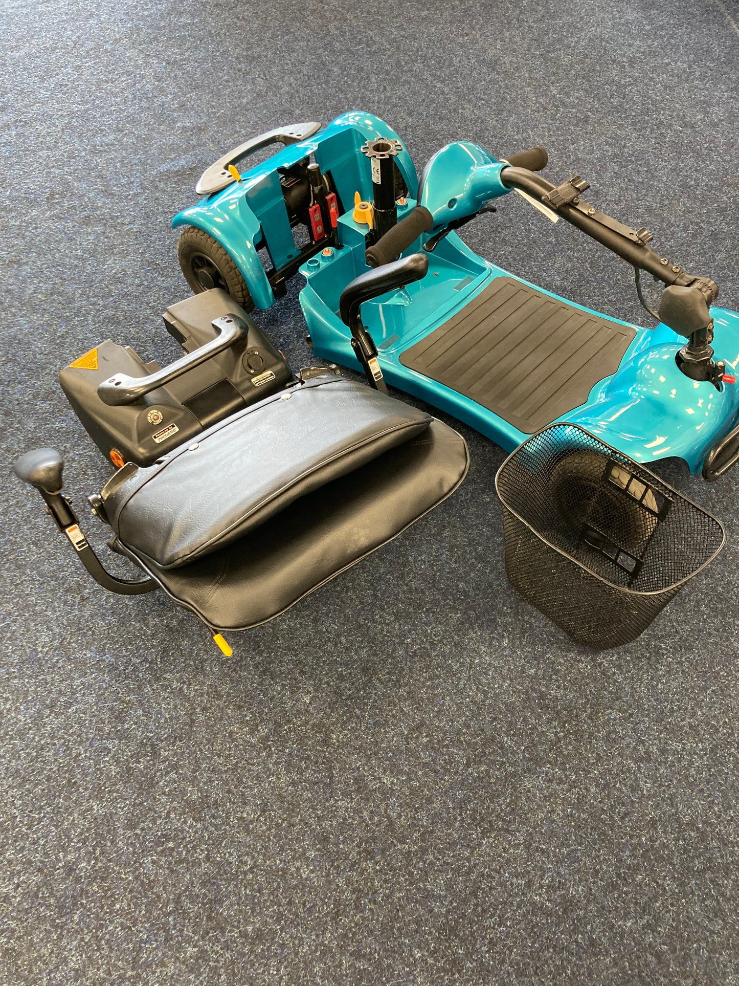 ULTRALITE 480 TEAL 4WHL 4MPH (BOOT) - Eden Mobility