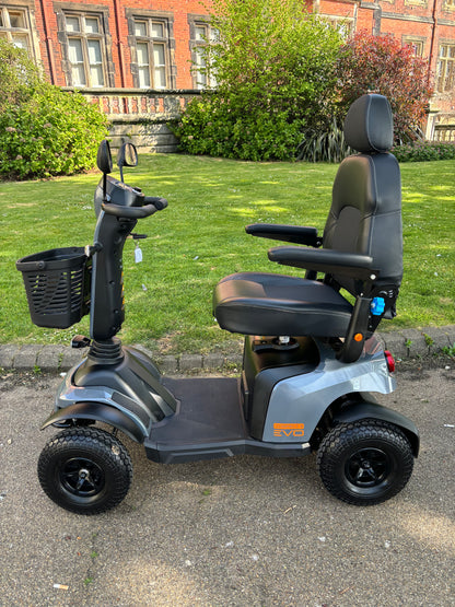 Evo Excel (Grey) outside