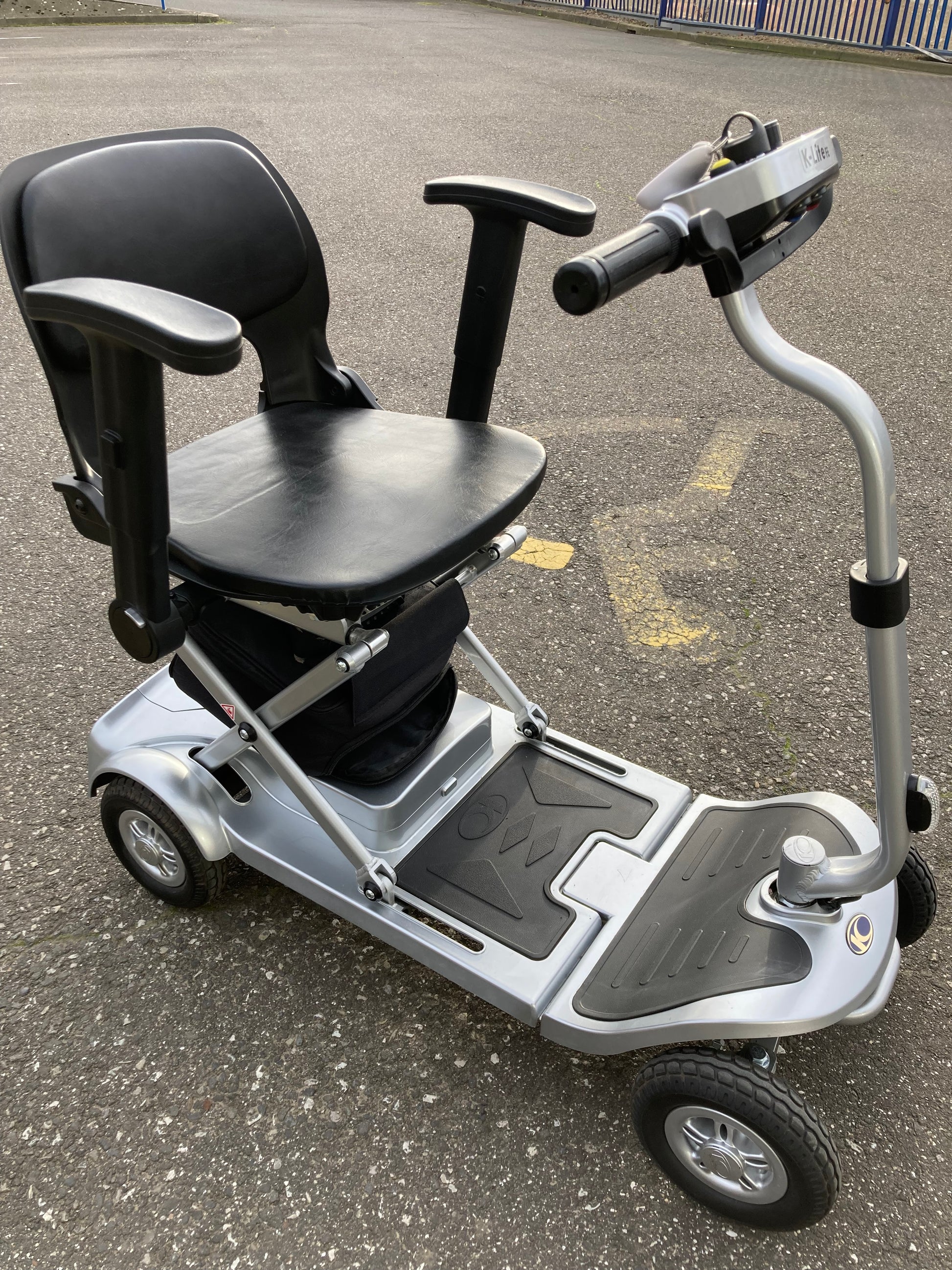 KYMCO K-LITE SILVER 4WHL 4MPH (BOOT) - Eden Mobility