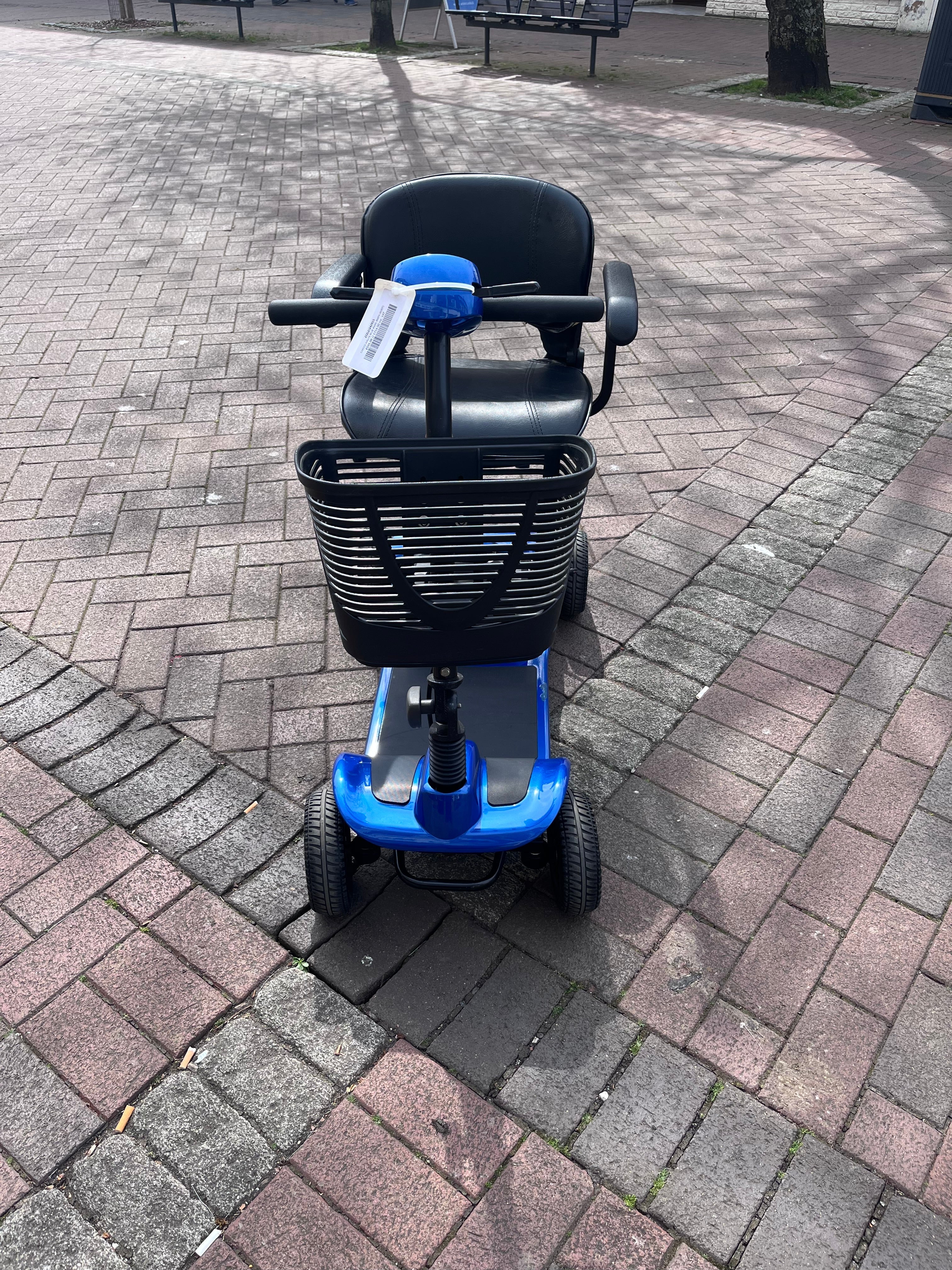 Front view
CareCo Airlite Blue