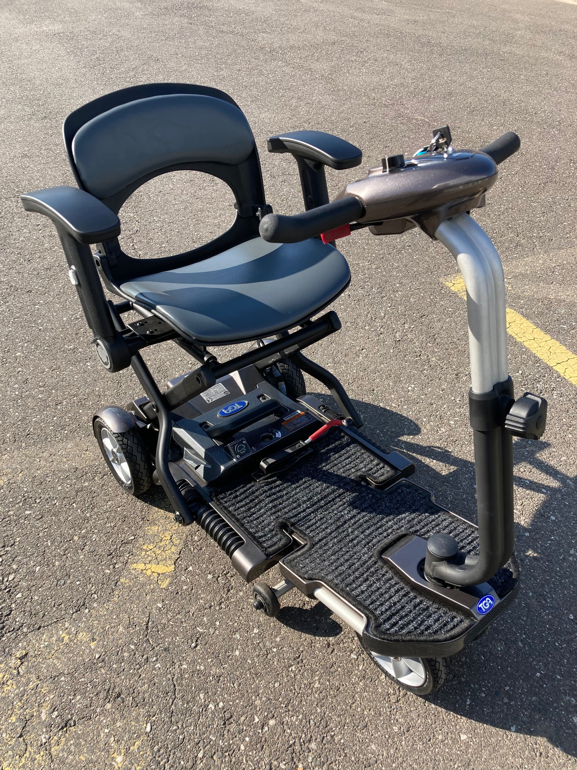 TGA Minimo - Bronze on a paved surface