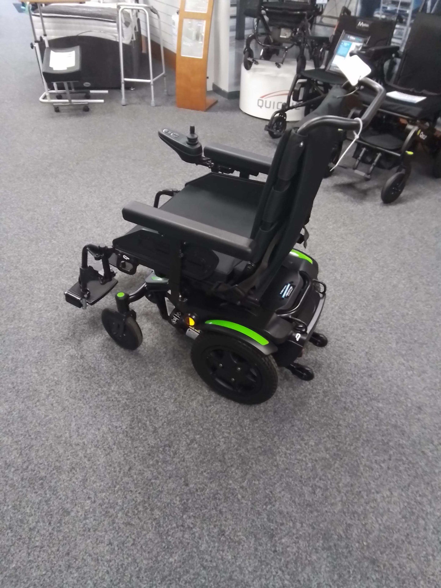 Quickie Q100 R - Black | Doncaster