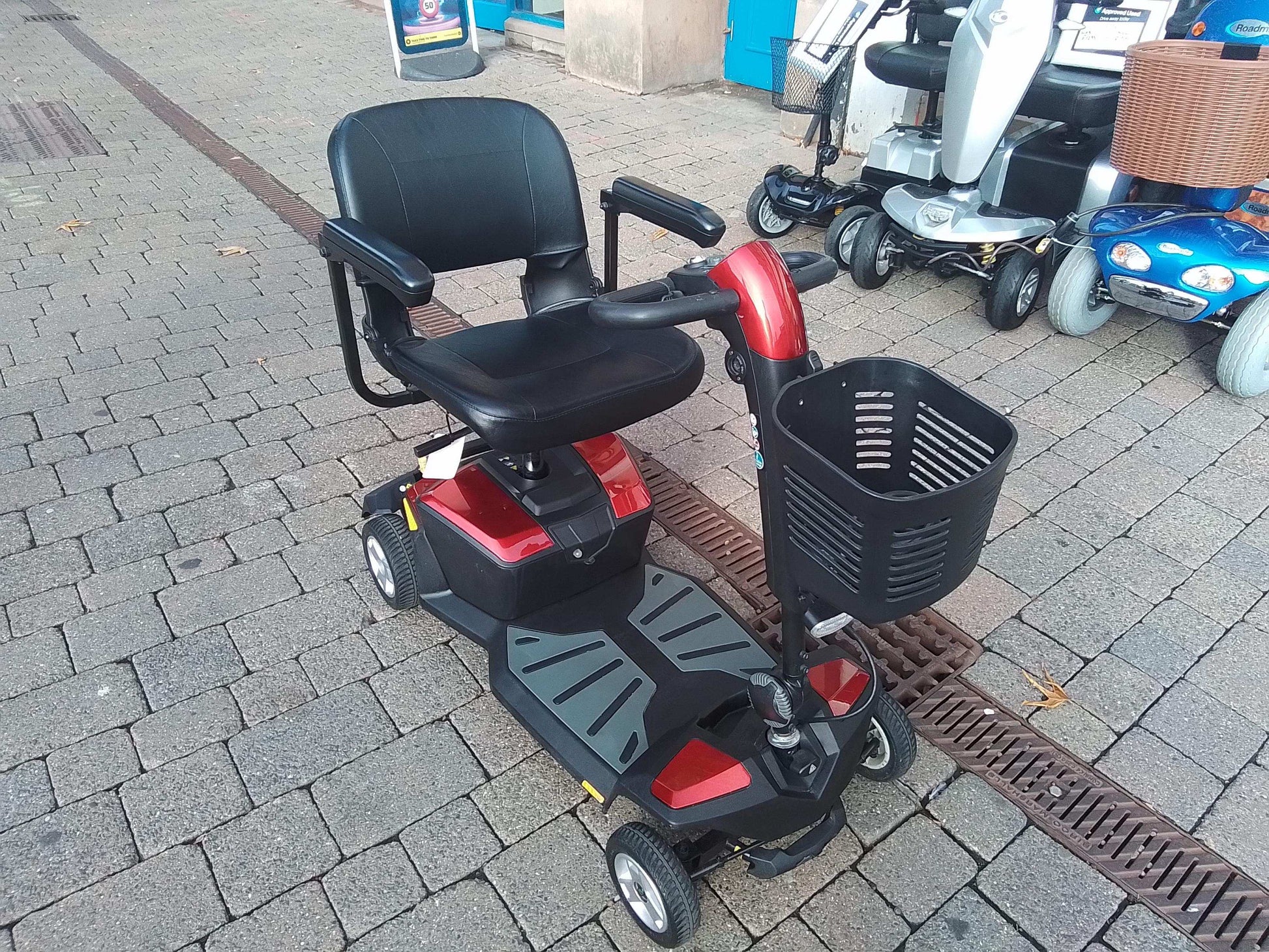 Pride Apex Rapid - Red | Mansfield
