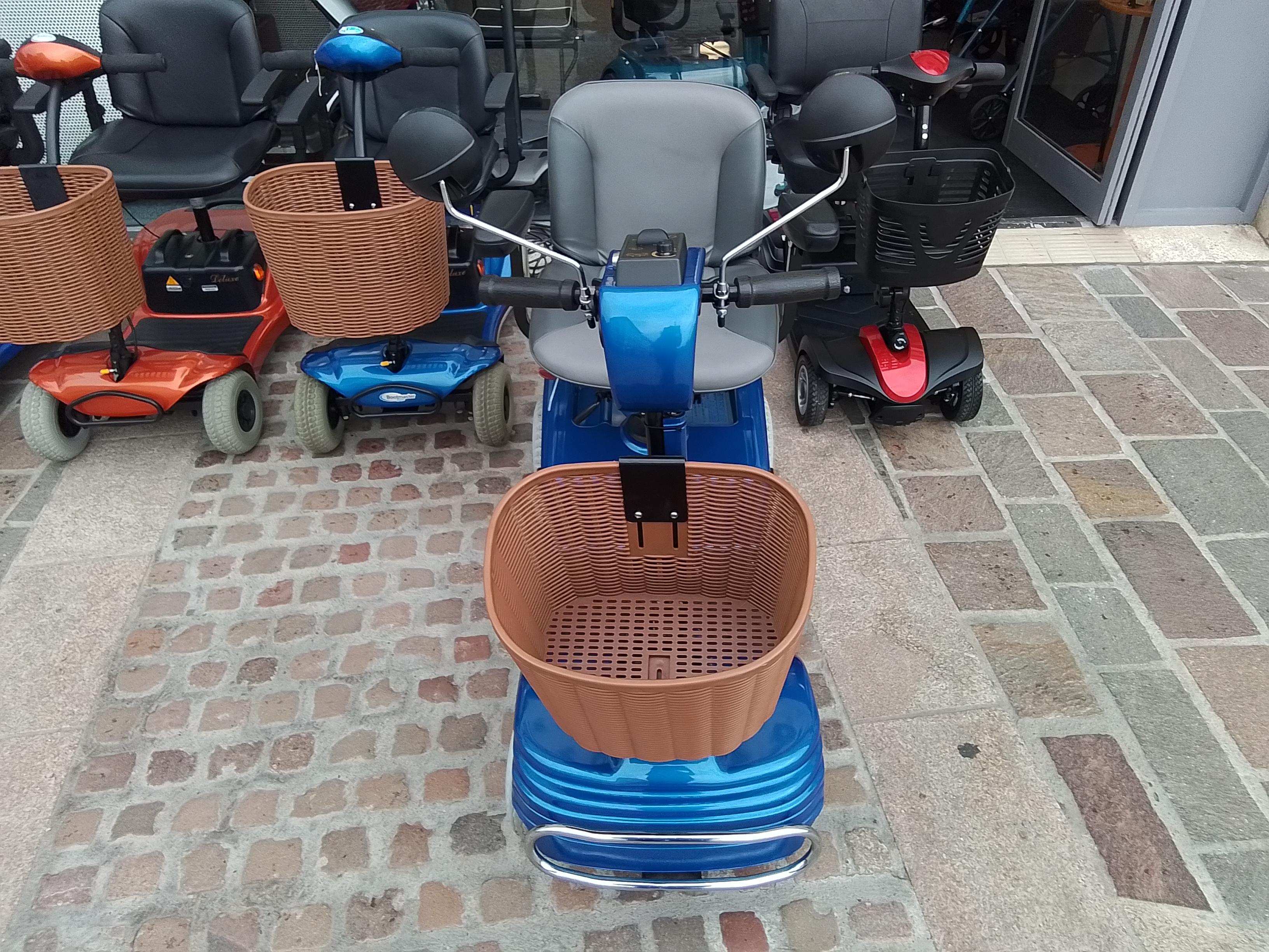 Roma Sovereign 4 - Blue | Northampton - Eden Mobility