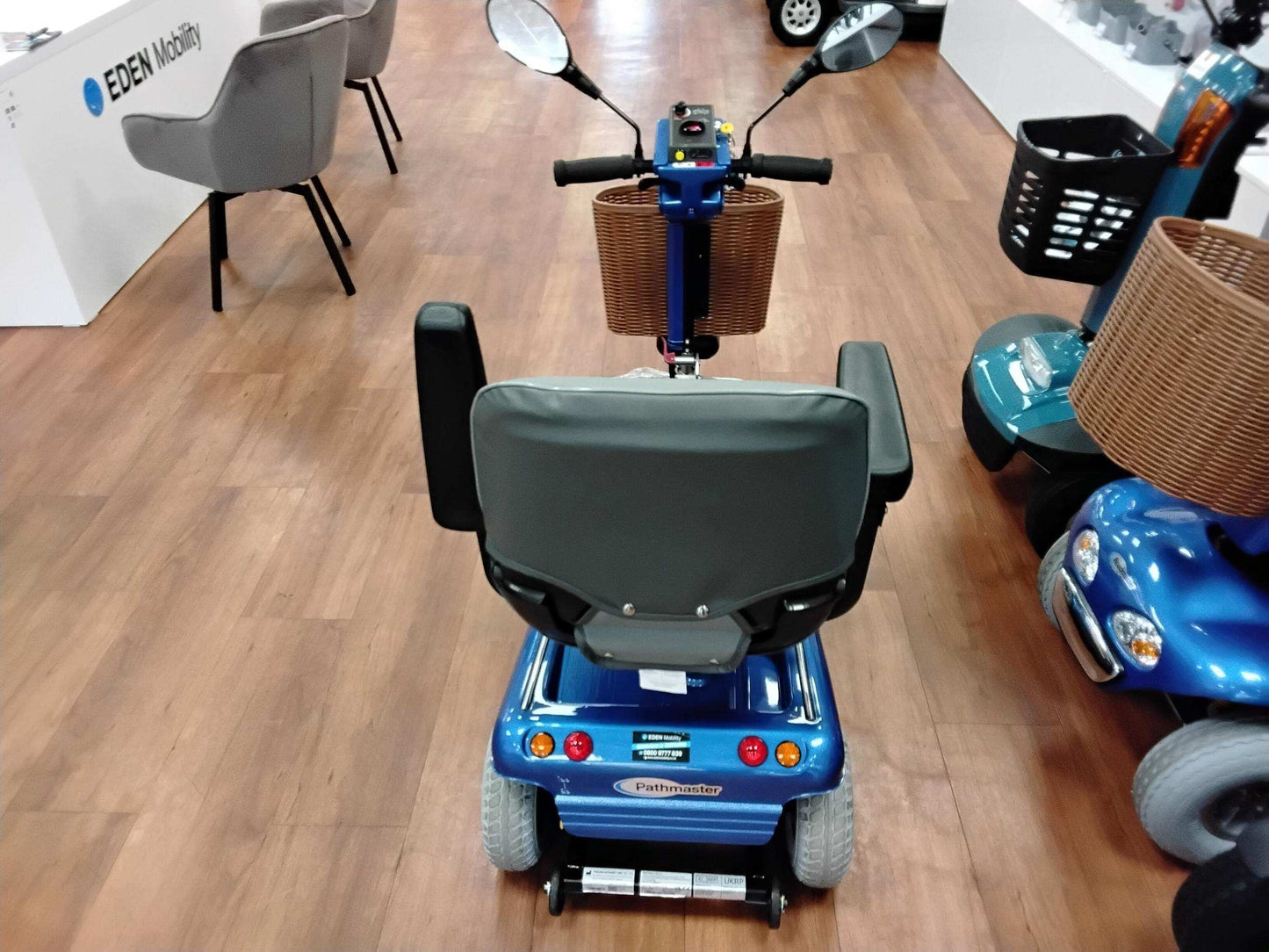 Roma Sovereign 4 - Blue | Corby