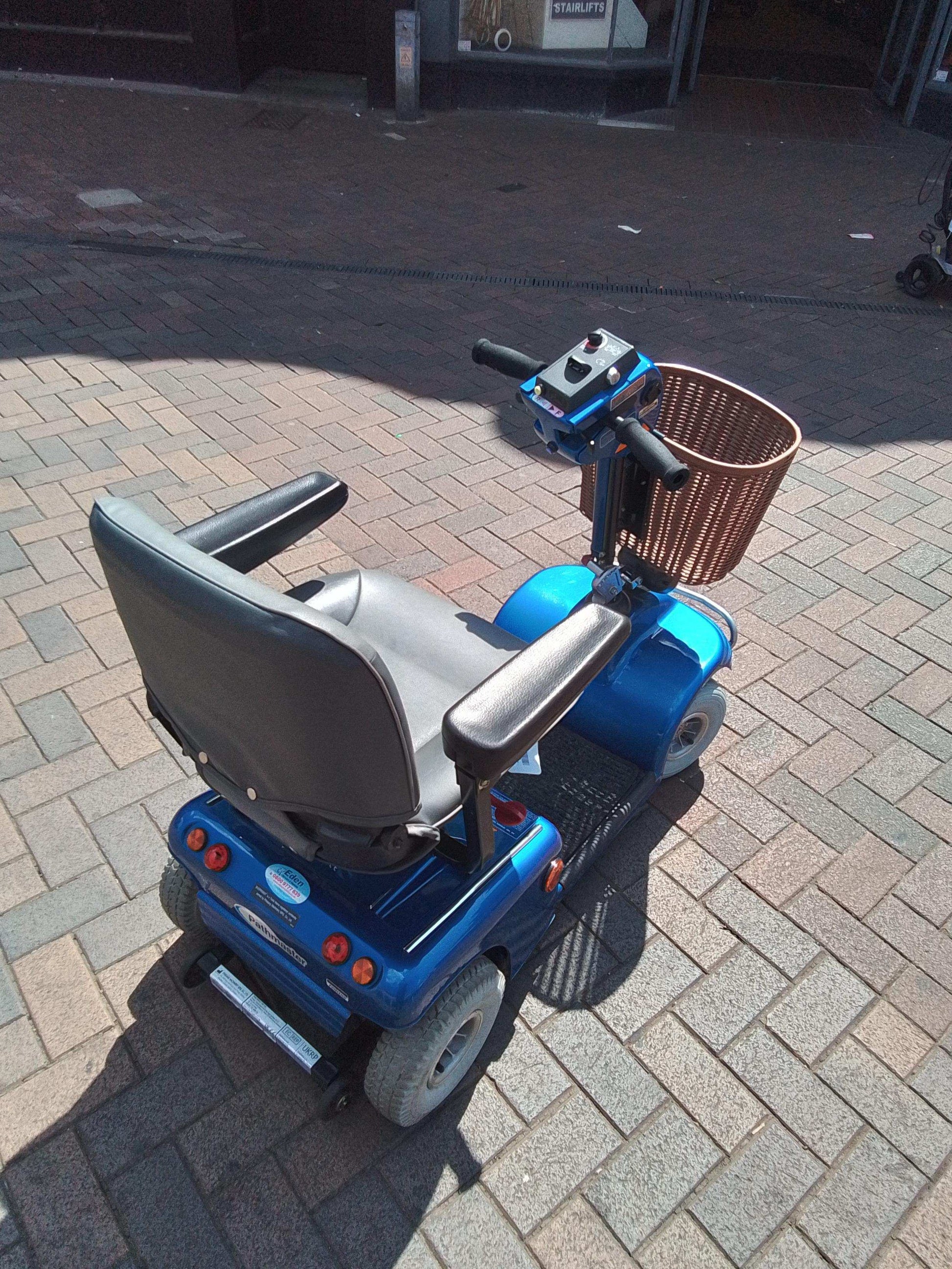 Roma Sovereign 4 (Blue)