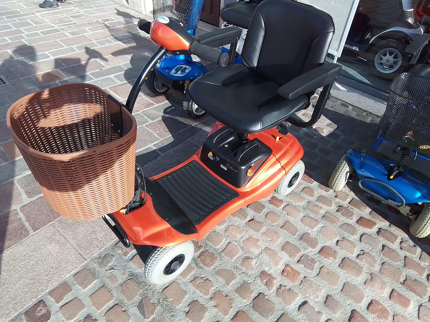 Roma Paris - Orange | Northampton - Eden Mobility